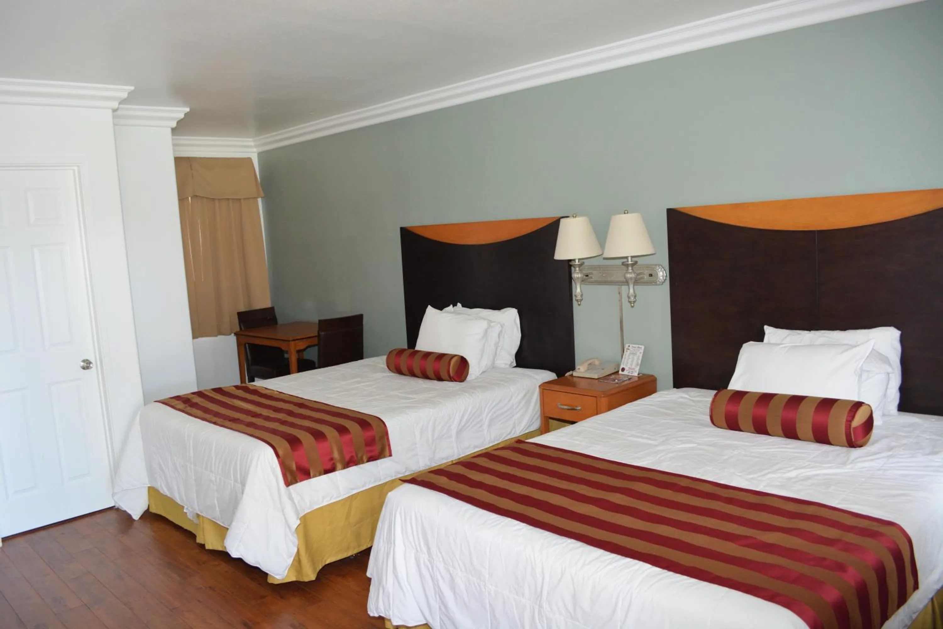 Bedroom, Bed in Sunset Motel