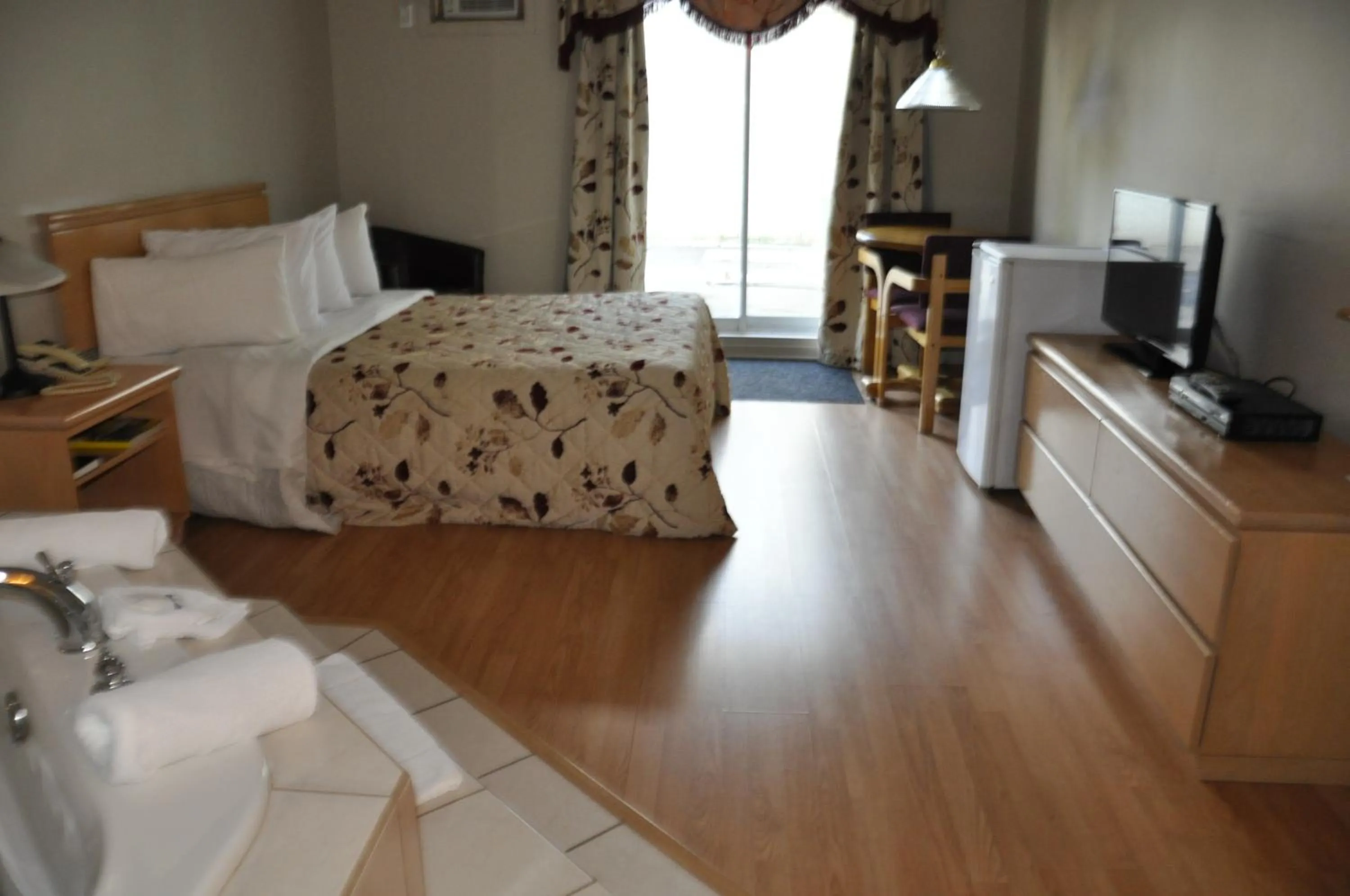 Bedroom, Bed in Motel les Pignons Verts