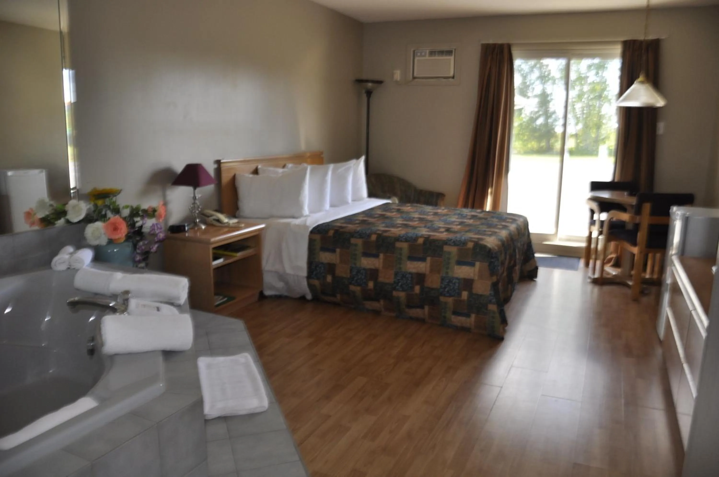 Bedroom, Bed in Motel les Pignons Verts