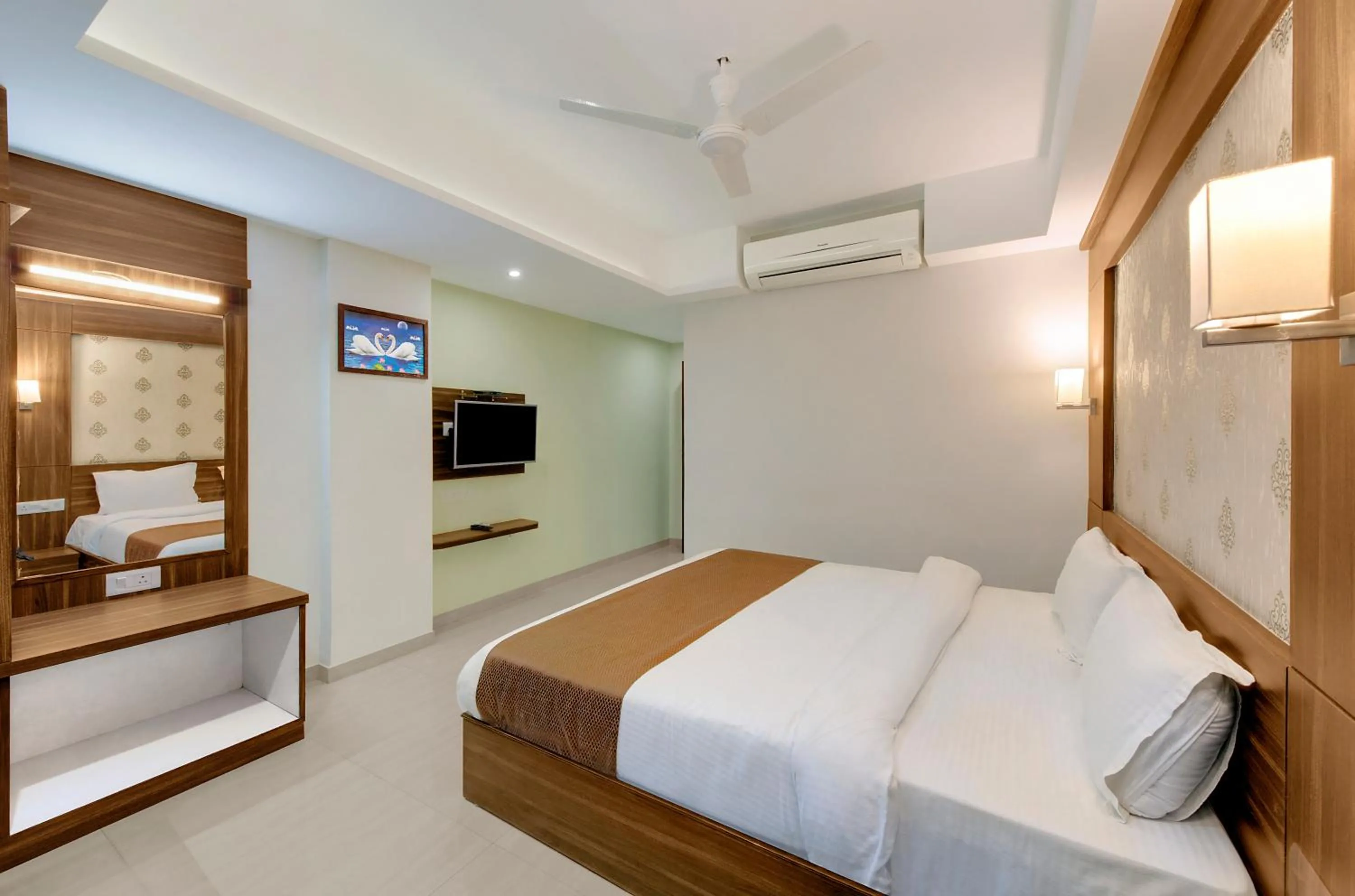 Bedroom, Bed in HOTEL SHITAL INN