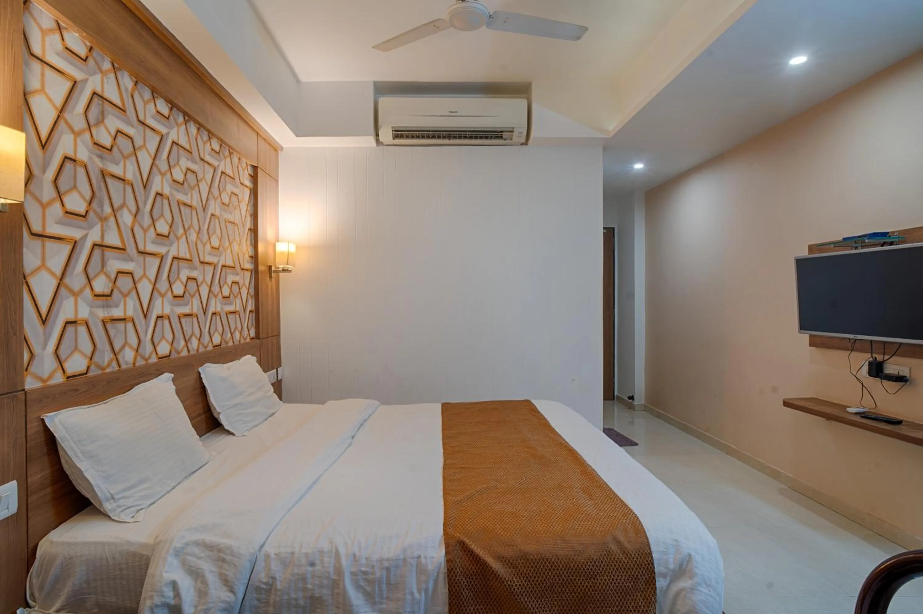 Bed in HOTEL SHITAL INN