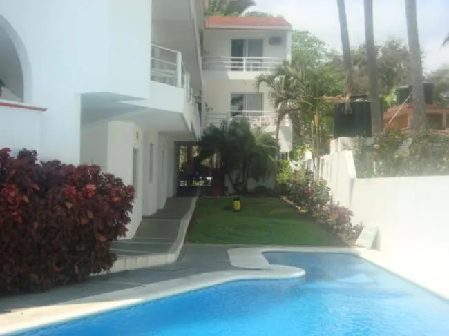 Swimming pool in Hotel y Suites Corita