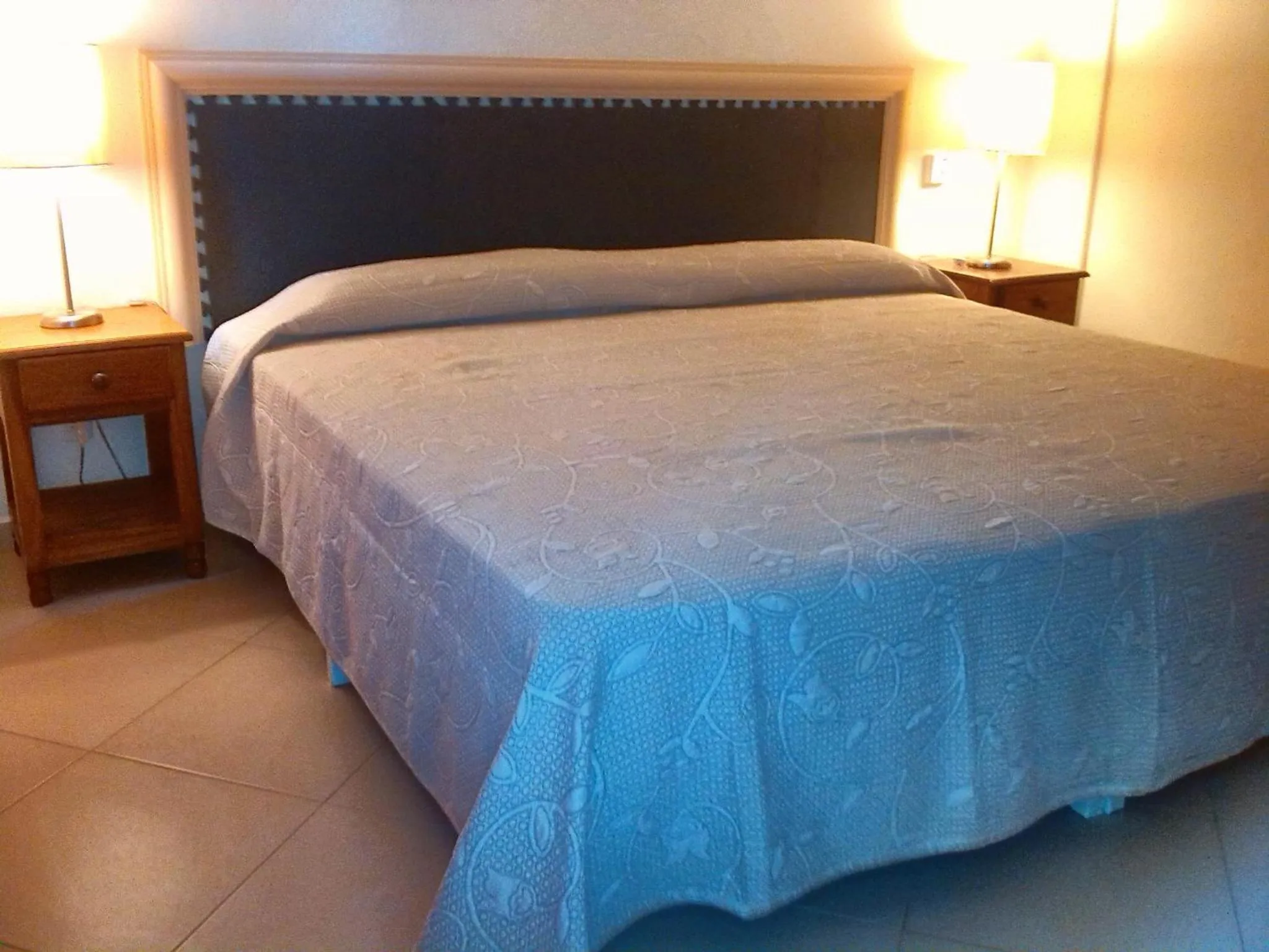 Bedroom, Bed in Hotel y Suites Corita