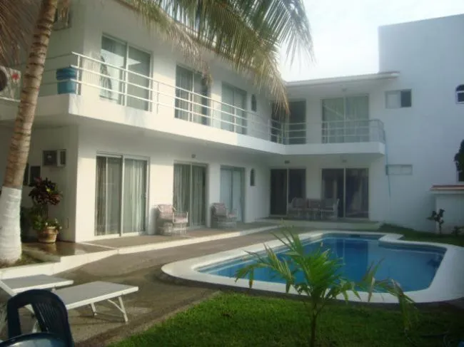 Facade/entrance in Hotel y Suites Corita