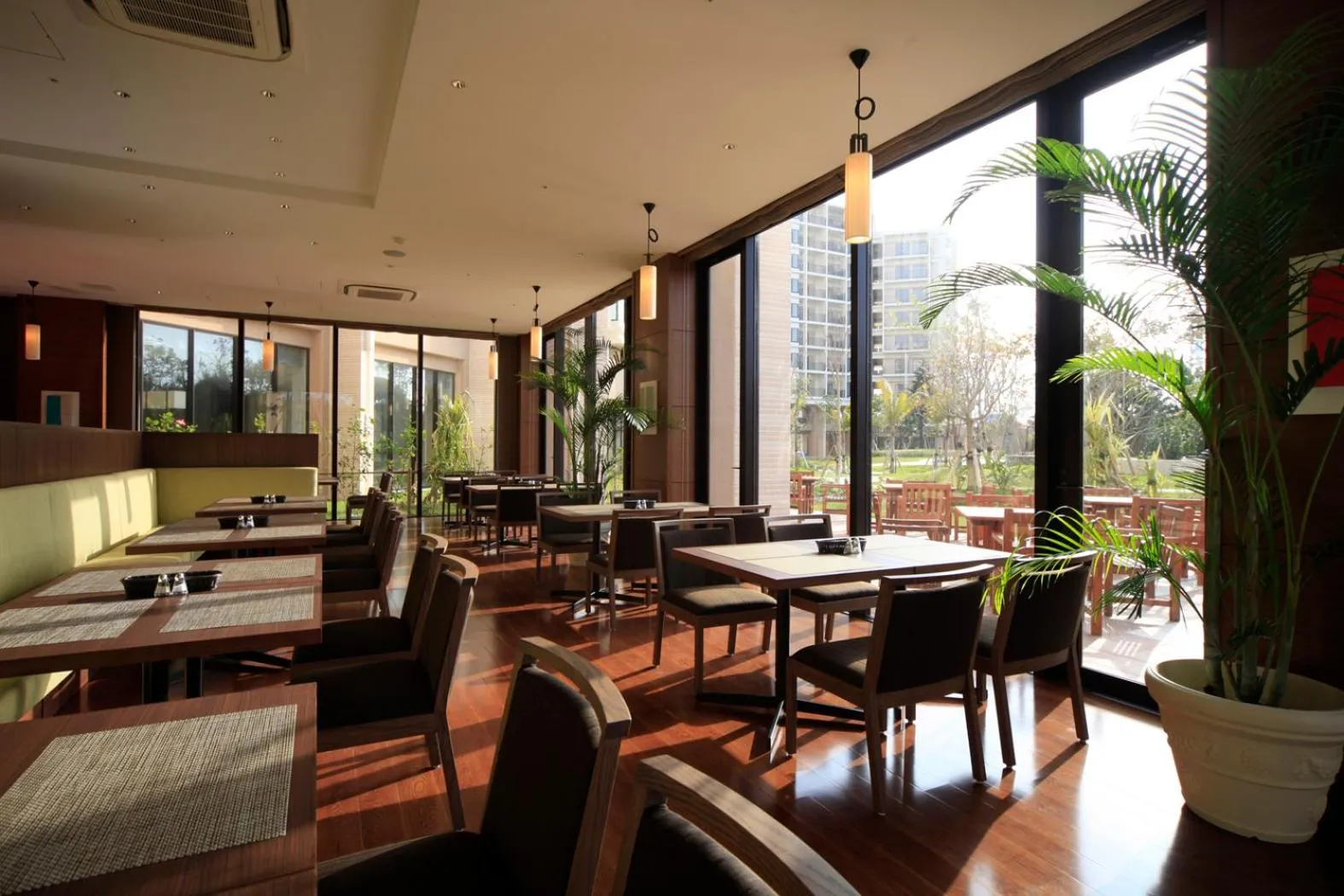 Restaurant/places to eat in Moon Ocean Ginowan Hotel & Residence