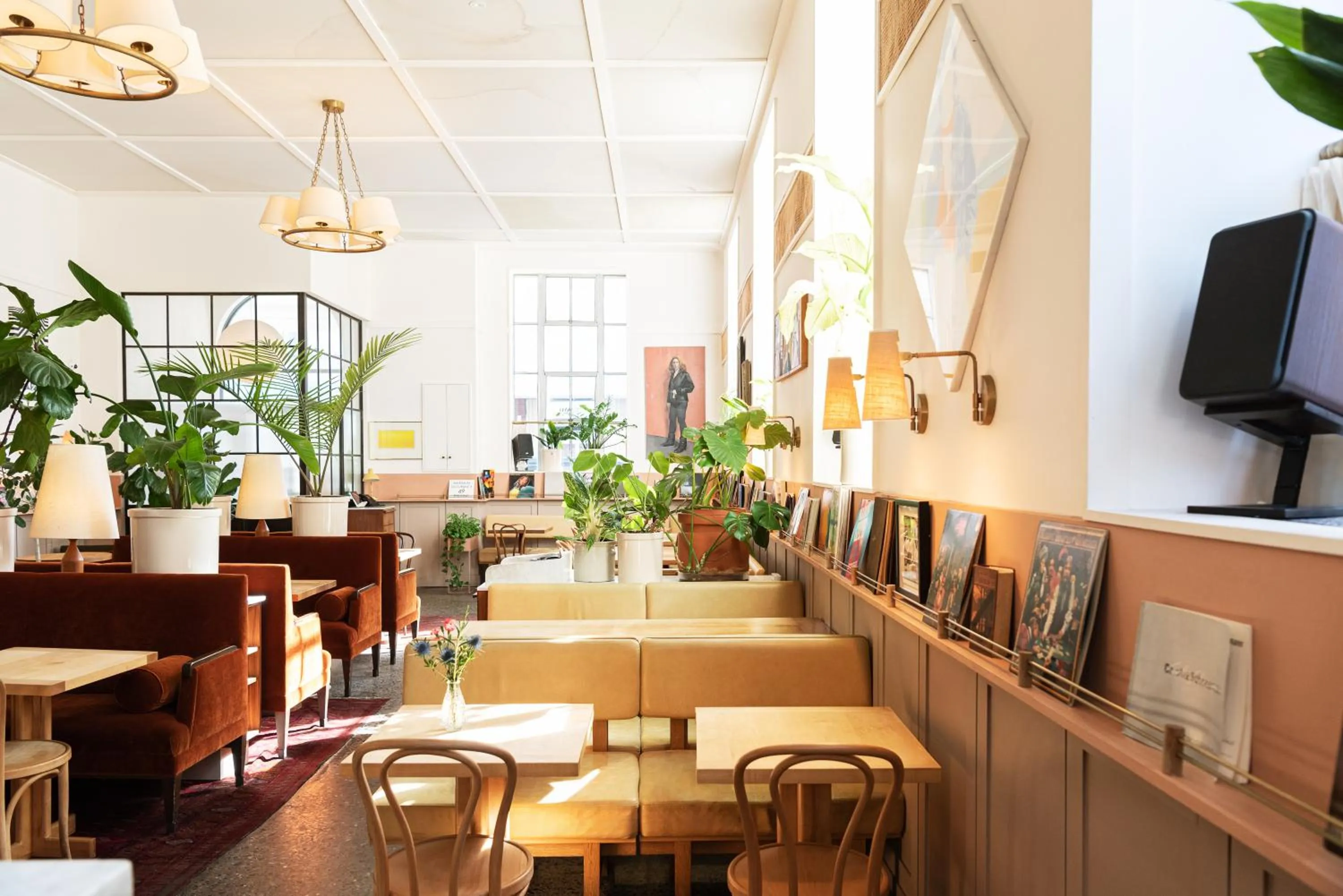 Restaurant/places to eat in Hotel Kinsley