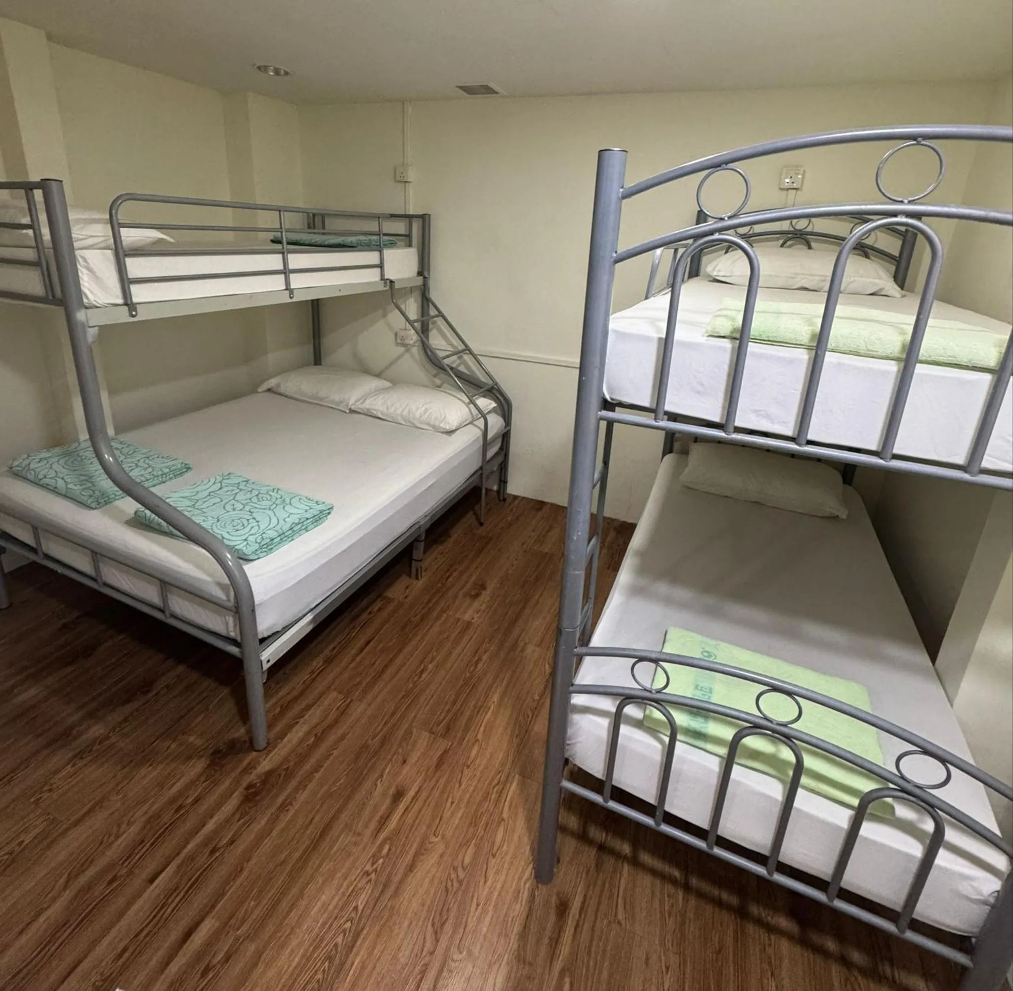 Bed in Snooze Inn @Dunlop Street