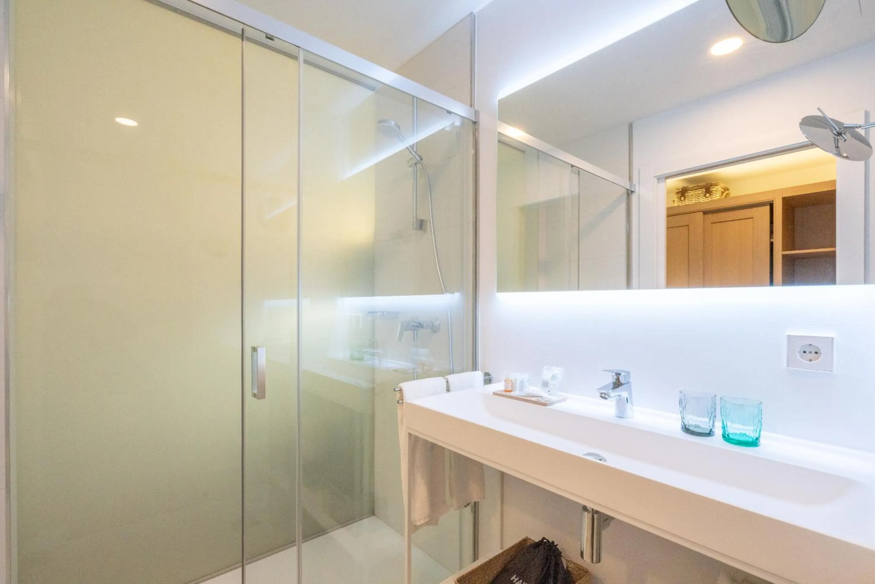 Shower in Soller Plaza