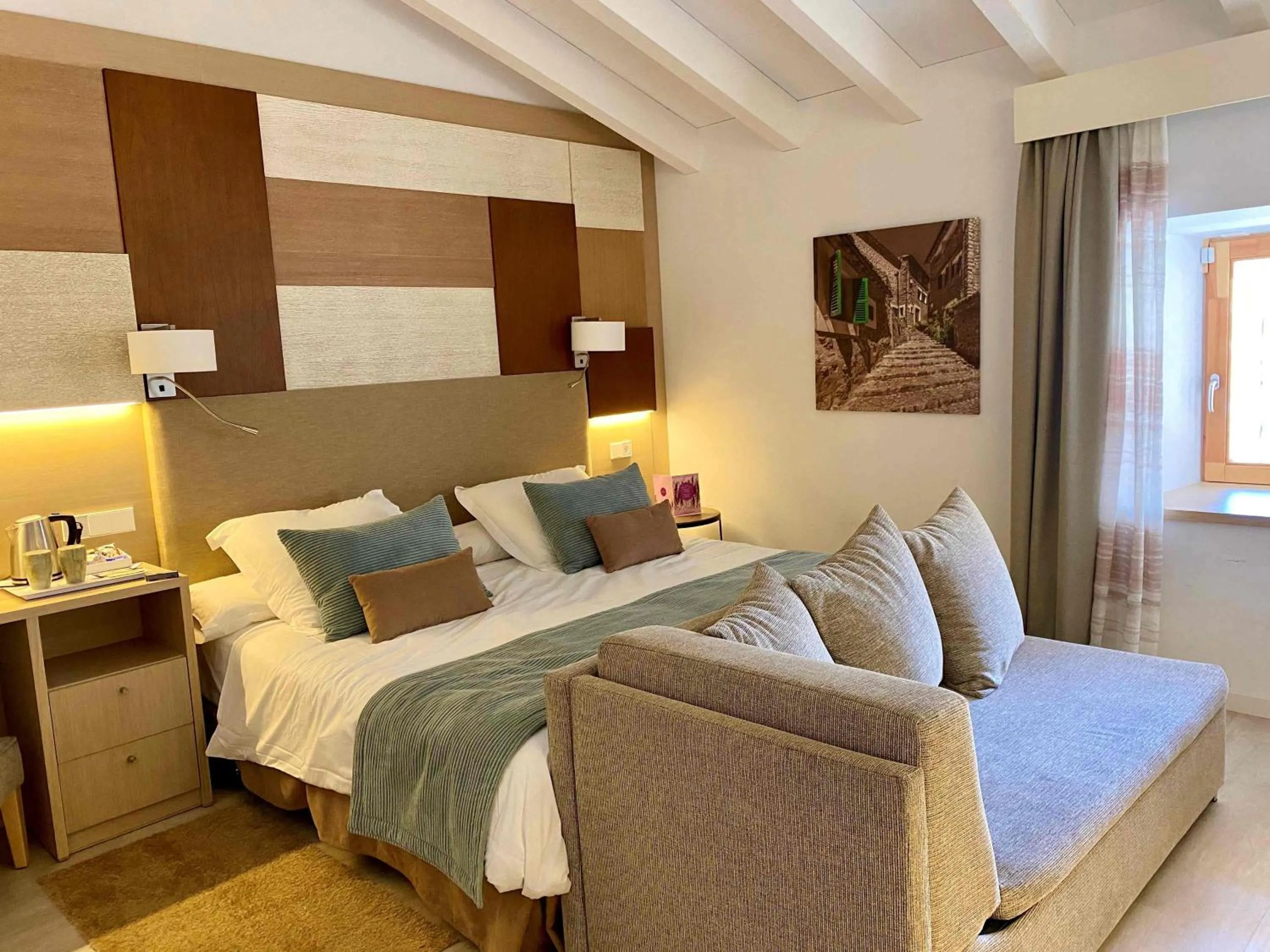 Living room, Bed in Soller Plaza