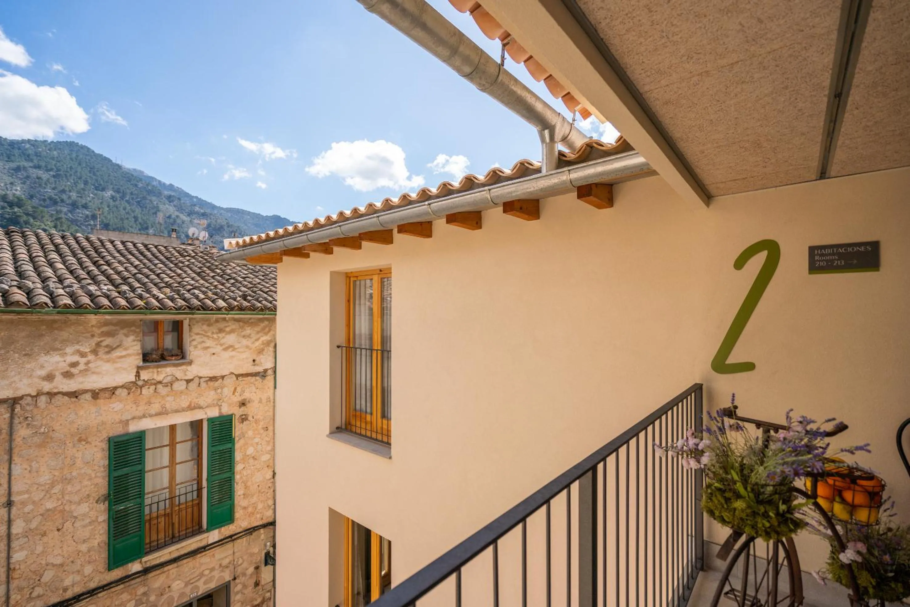 Property building in Soller Plaza