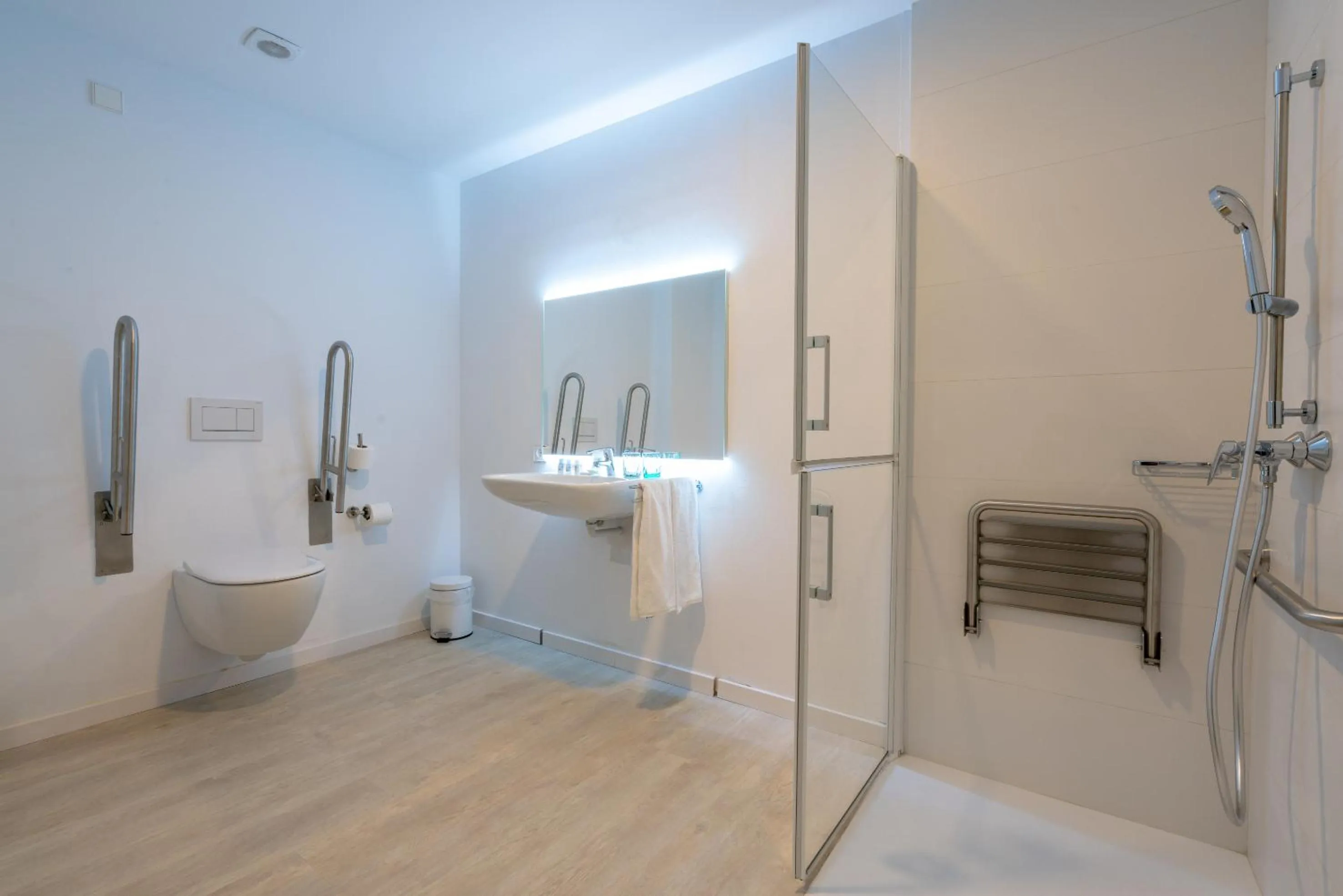 Shower in Soller Plaza