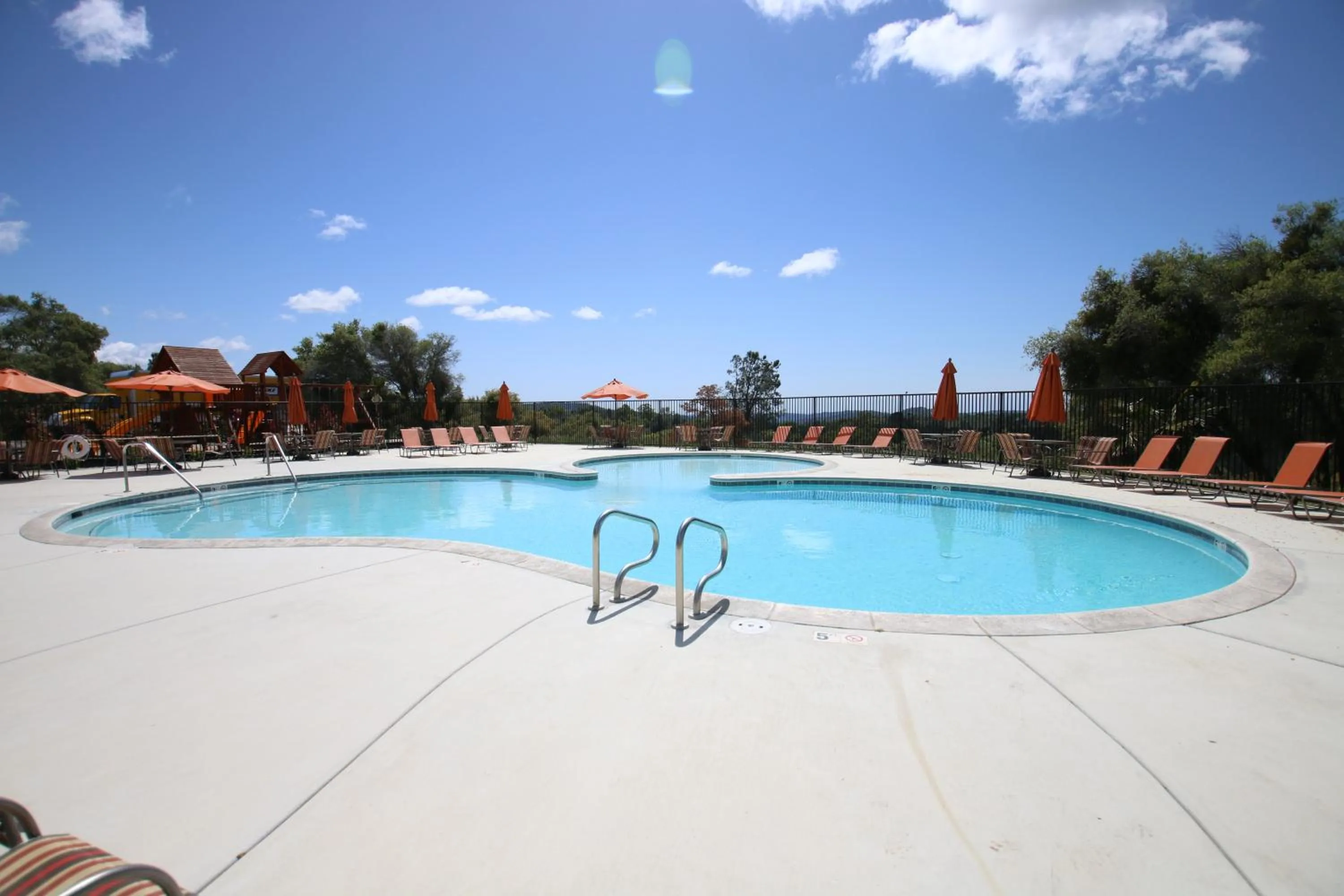 Swimming pool in Yosemite RV Resort