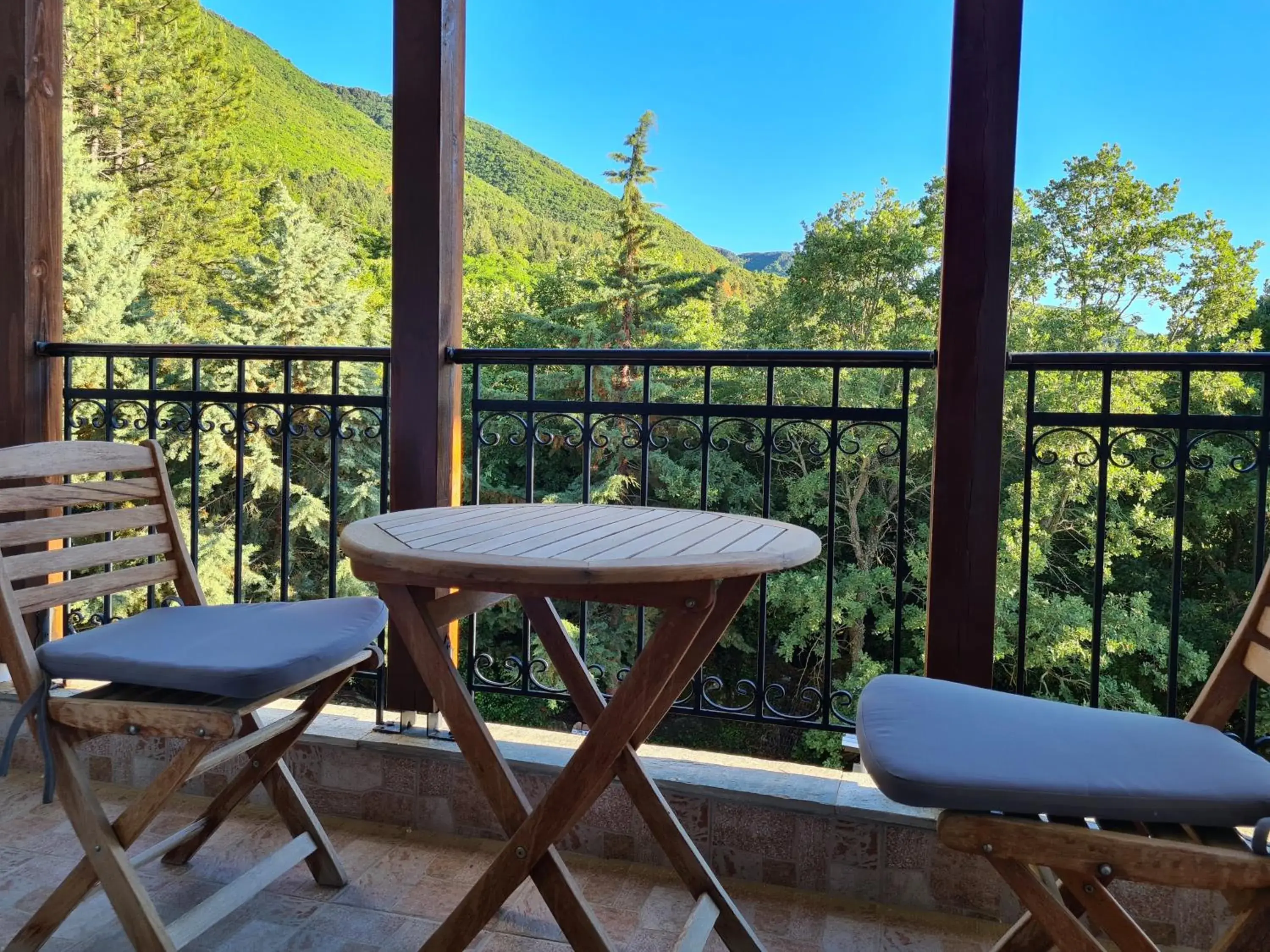 Twin Room with Mountain View in Agnanti Hotel Twin Room with Mountain View in Agnanti Hotel