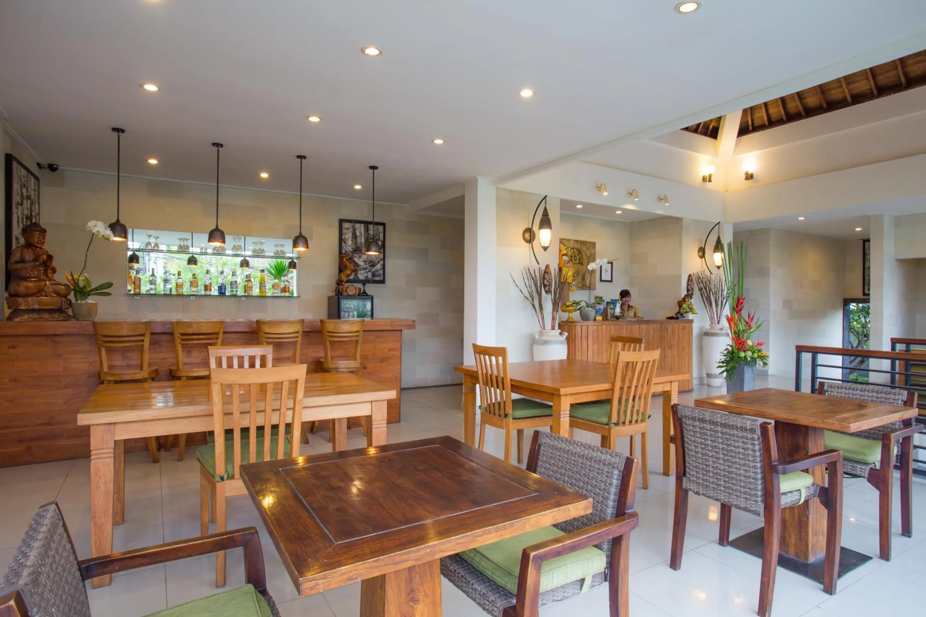 Restaurant/places to eat in Sandi Agung Villa