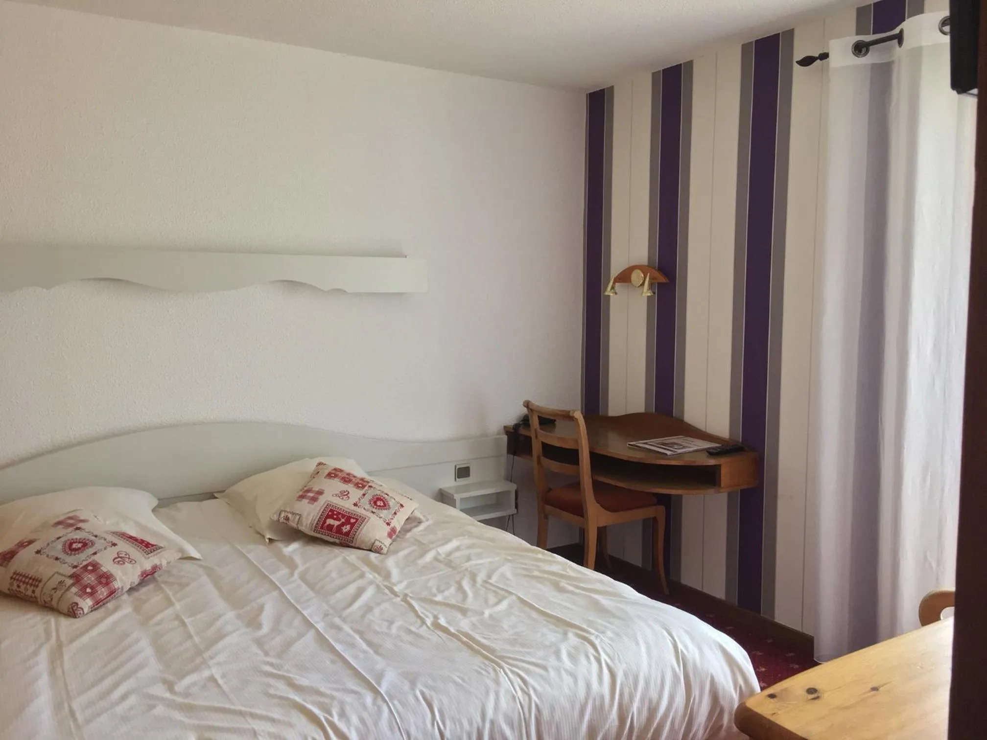 Bed in Hôtel Les Soldanelles