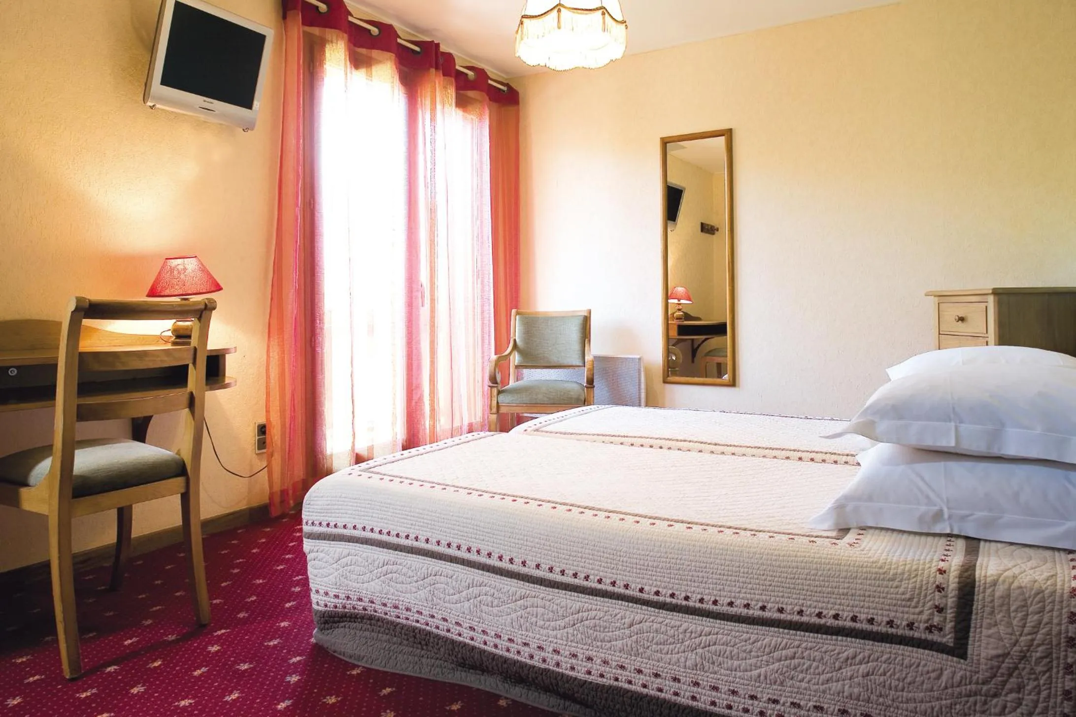 Bed in Hôtel Les Soldanelles