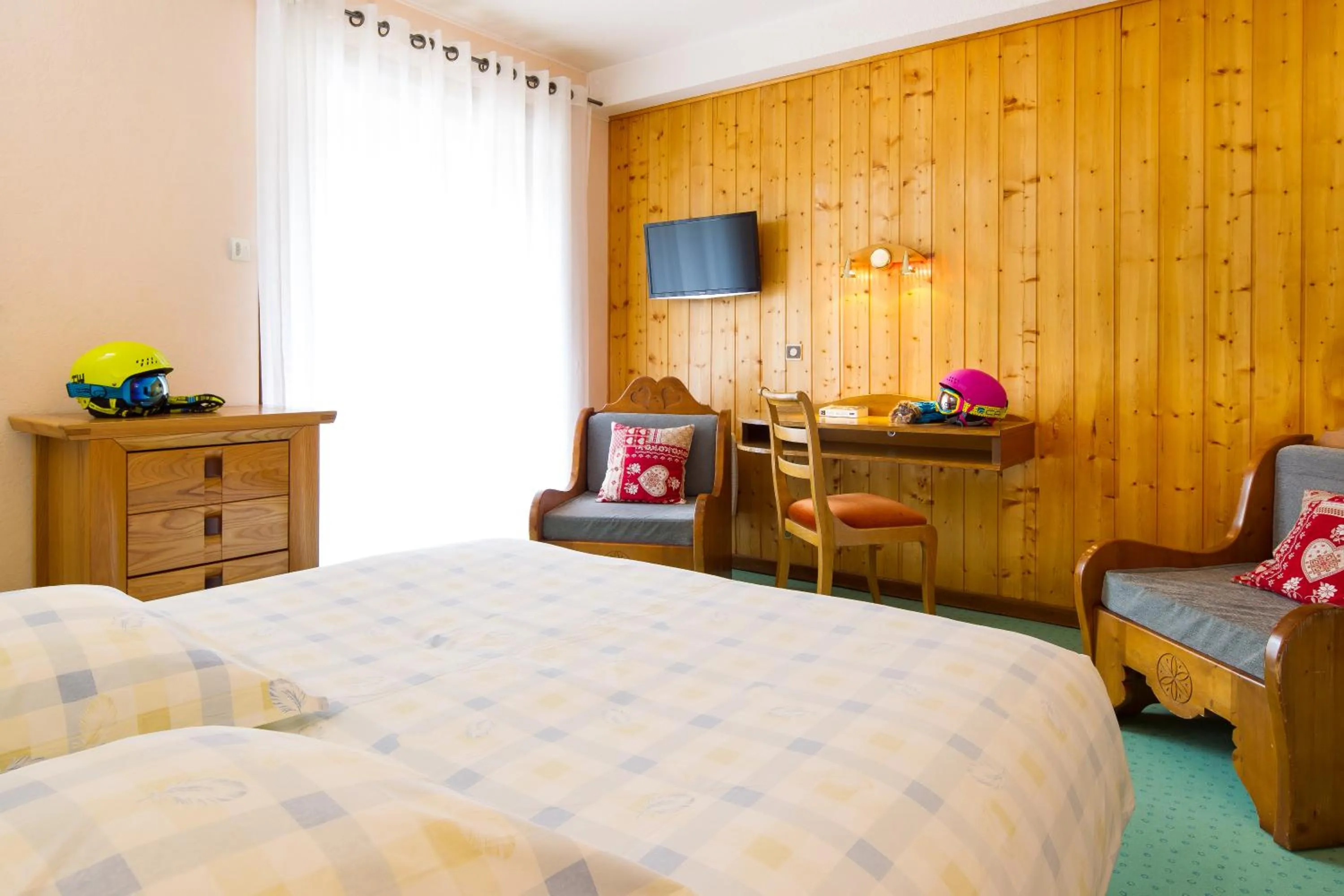 Bed in Hôtel Les Soldanelles