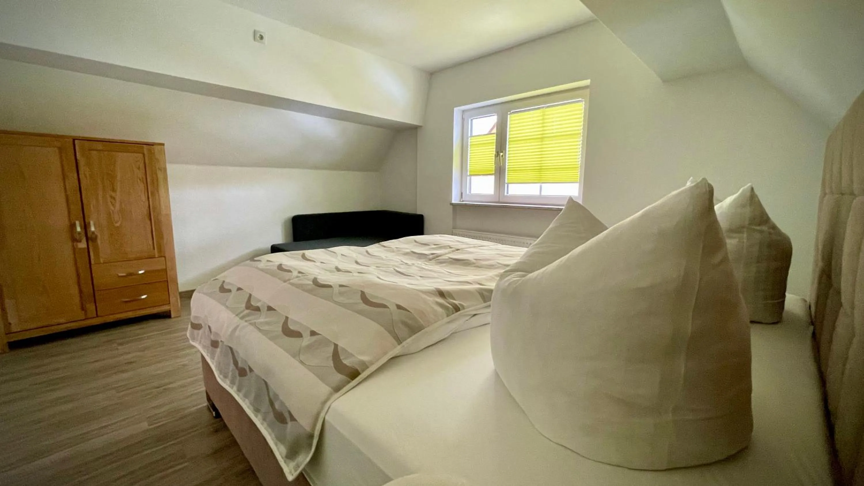 Bed in Landhotel Zum Hirsch