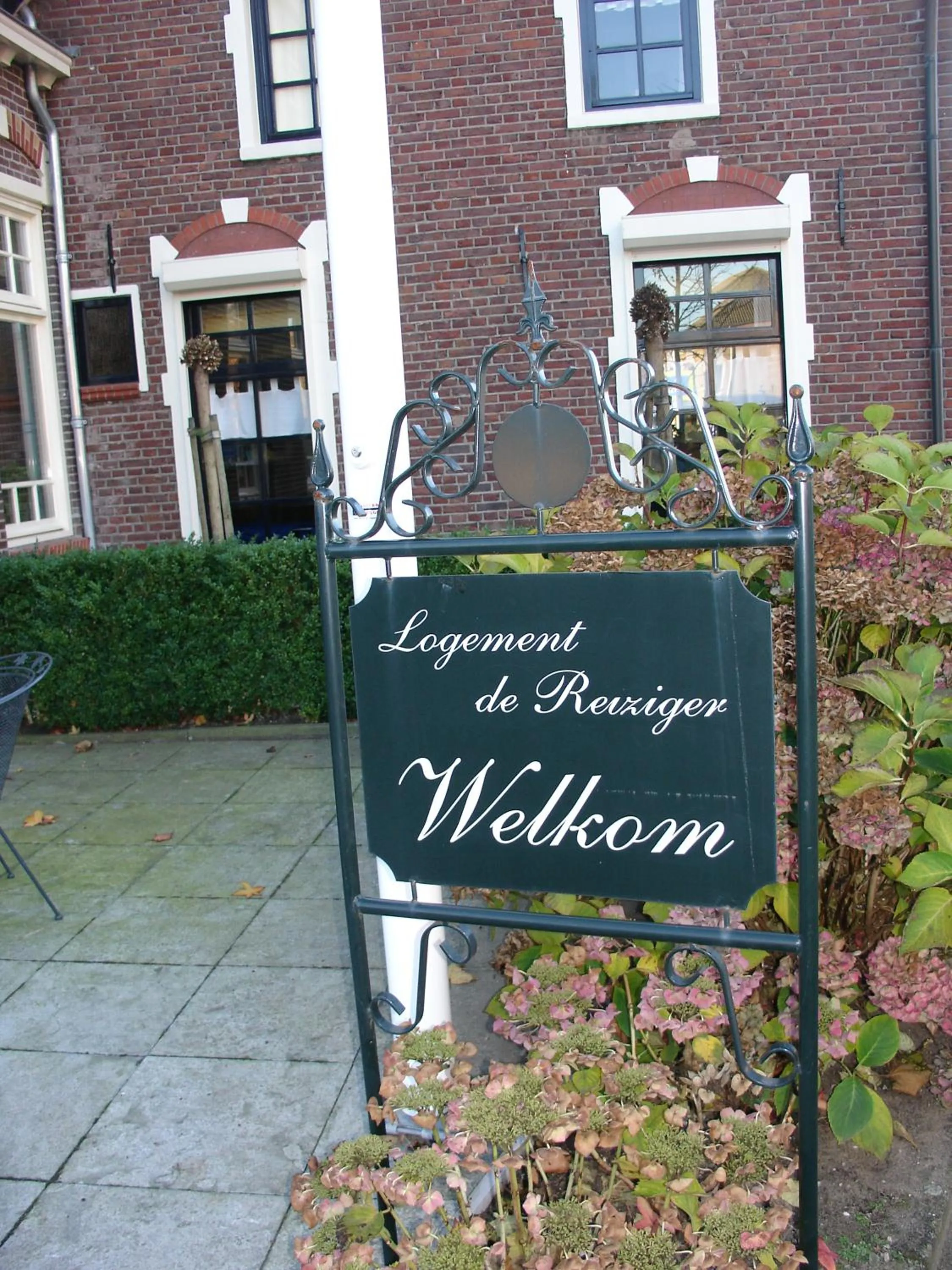 Facade/entrance in Hotel de Reiziger