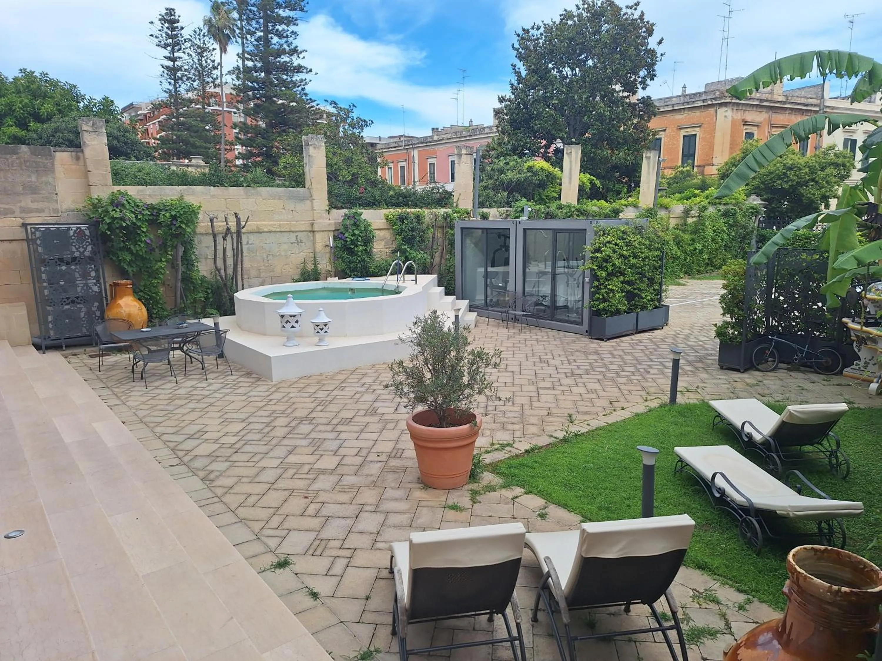 Dimora Charleston Lecce parcheggio privato in loco gratis