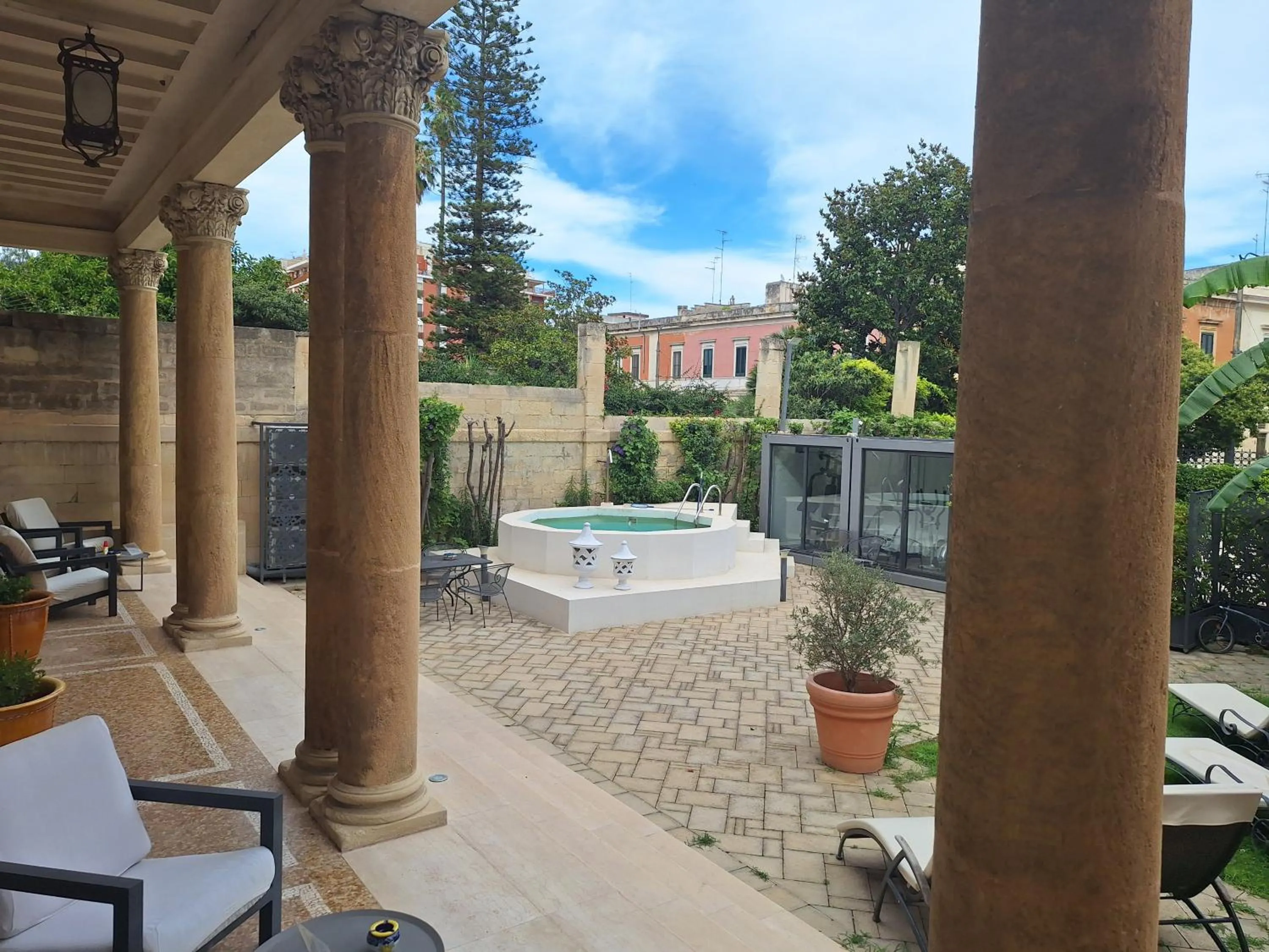 Dimora Charleston Lecce parcheggio privato in loco gratis