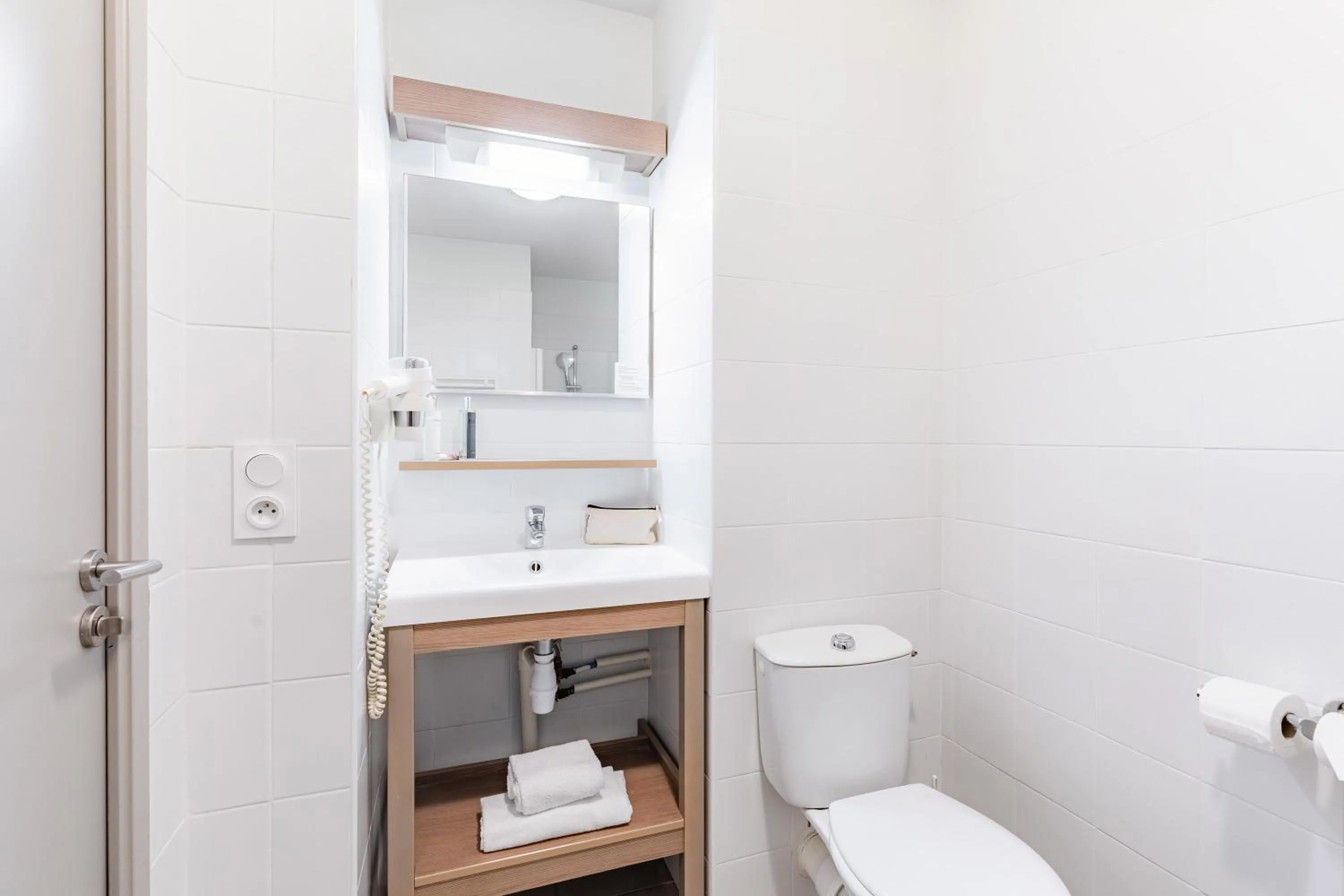 Toilet in Appart'City Confort Orléans