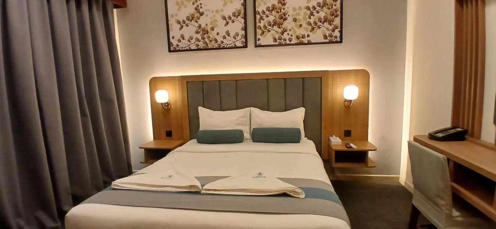 Bed in Mermaid Beach Hotel LLC