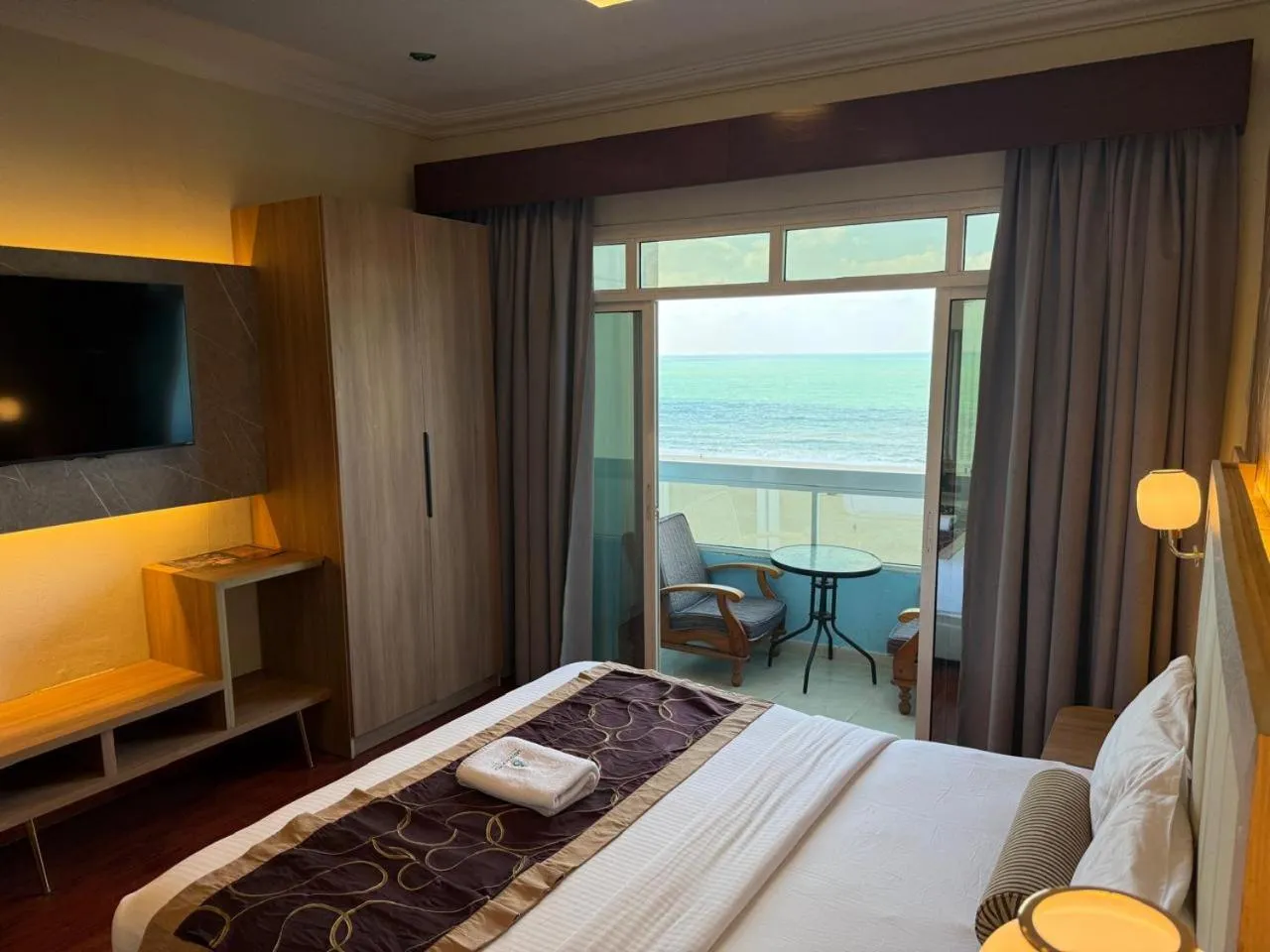 Bed in Mermaid Beach Hotel LLC