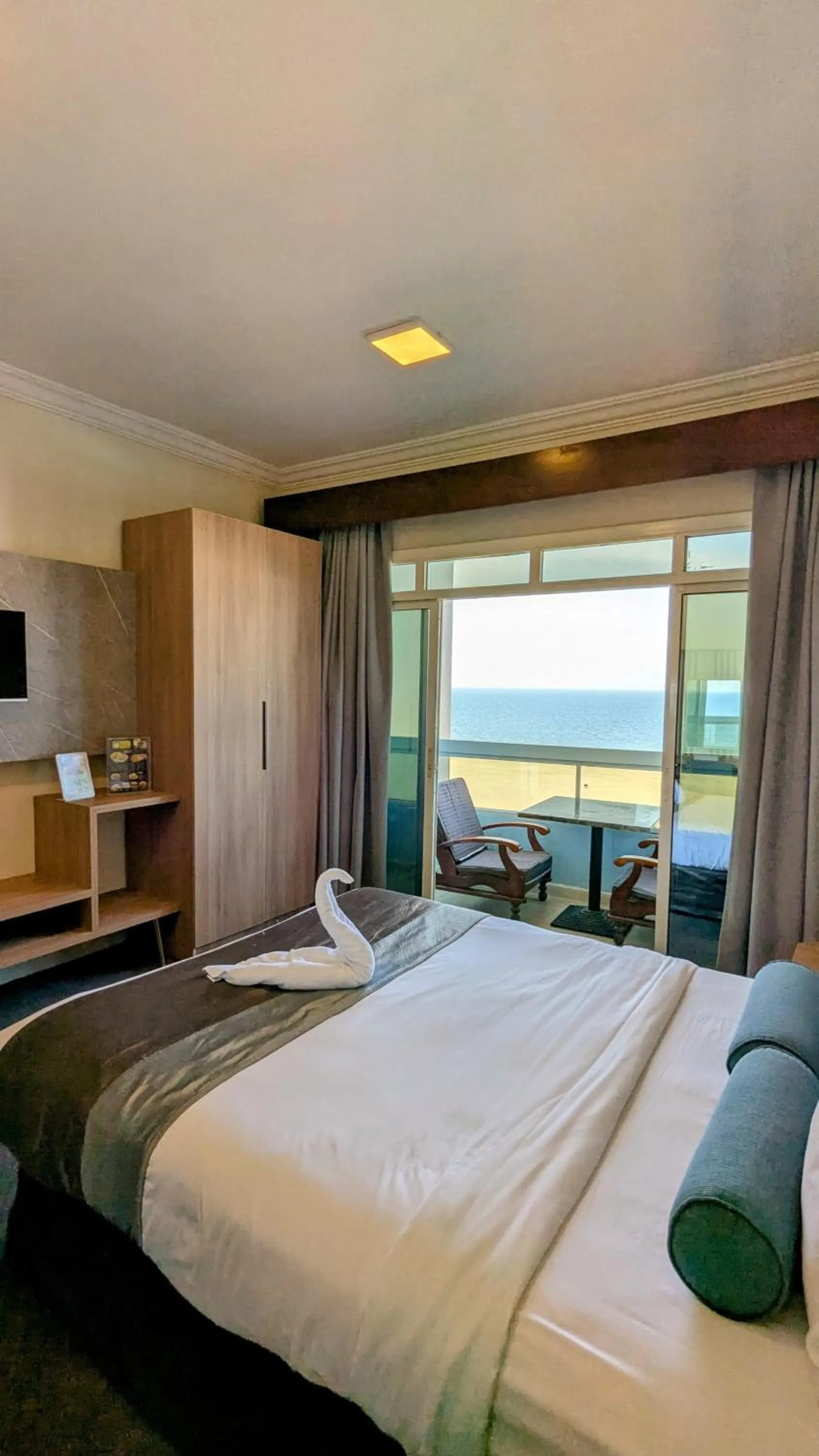 Bed in Mermaid Beach Hotel LLC