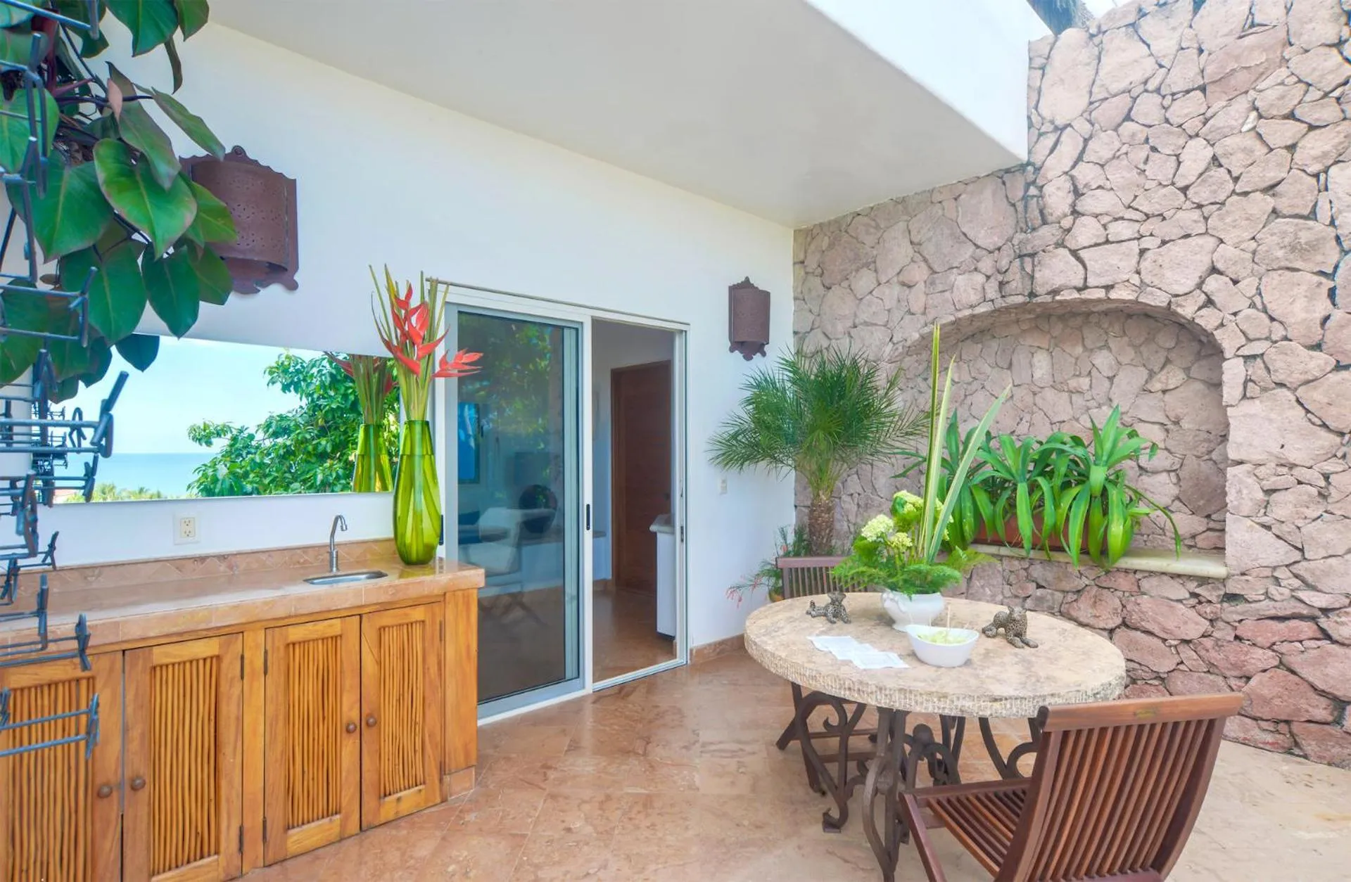 Patio in Mi Otra Casa