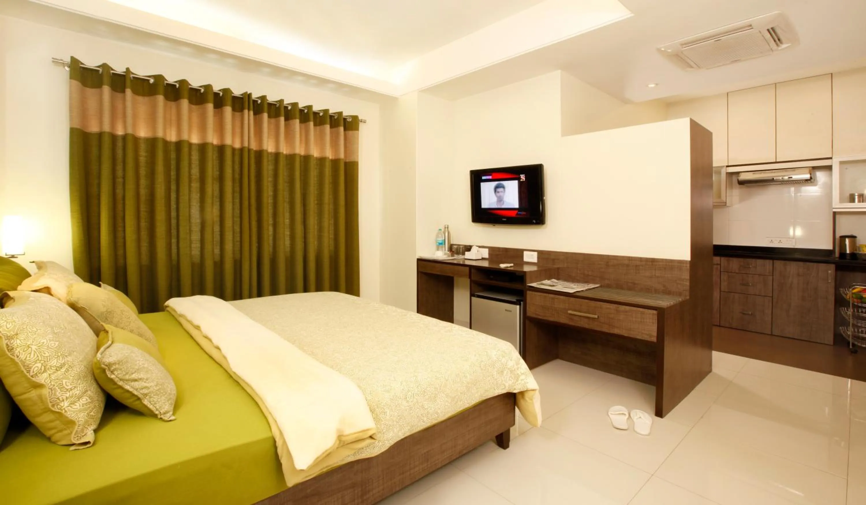 Photo of the whole room, TV/Entertainment Center in BIZZ Tamanna Hotel