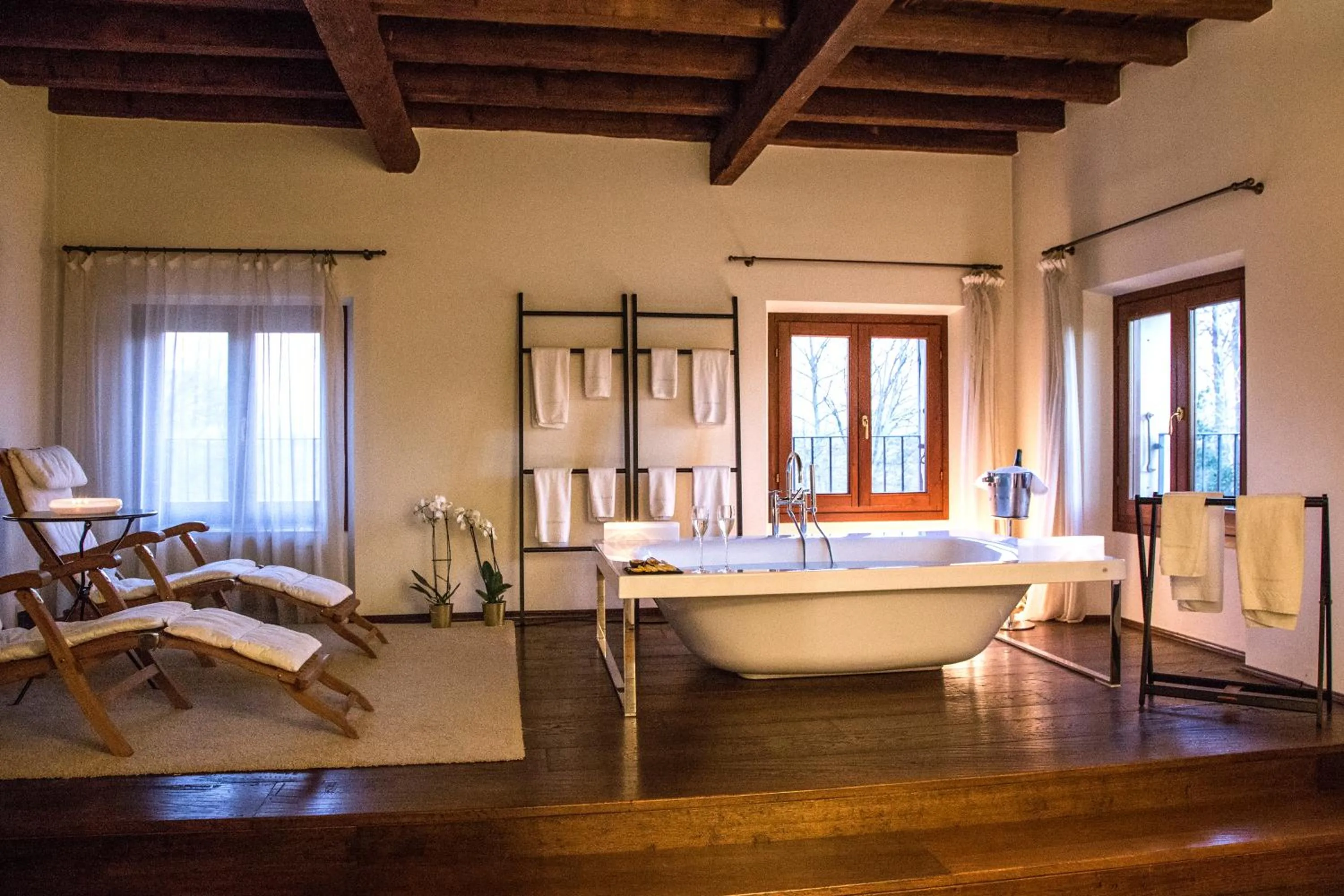 Hot Tub in Relais Villa Ormaneto