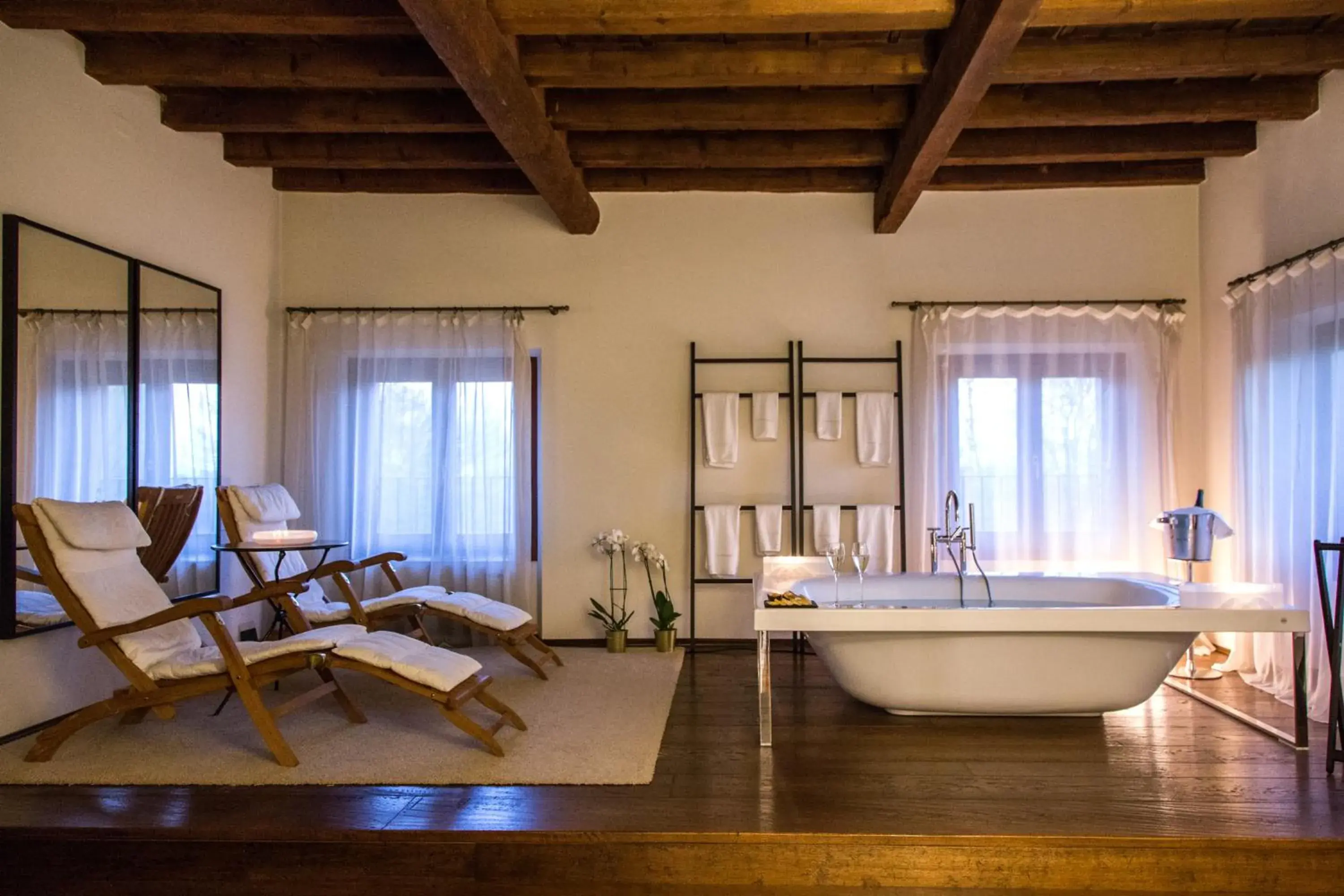 Deluxe Suite with Spa Bath - single occupancy in Relais Villa Ormaneto Deluxe Suite with Spa Bath - single occupancy in Relais Villa Ormaneto
