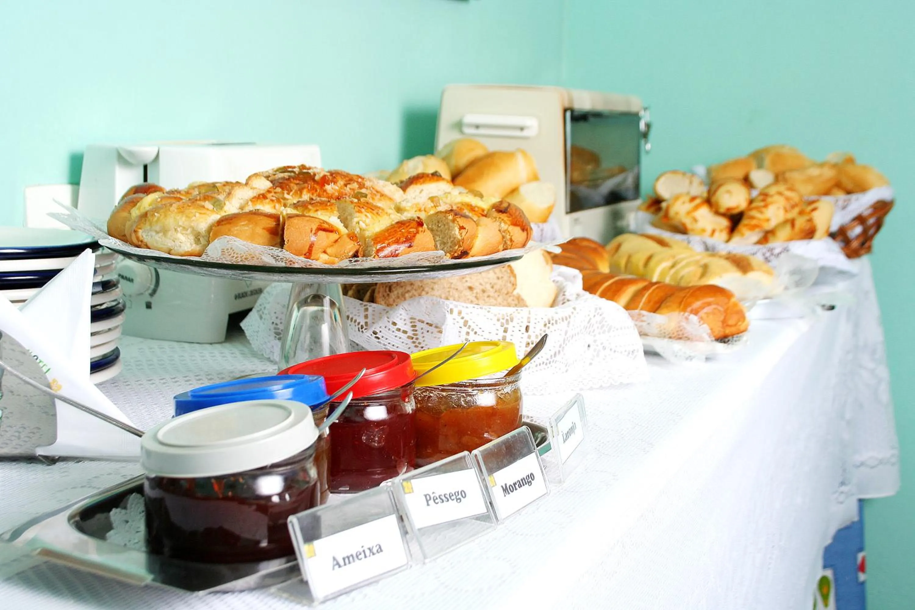 Food and drinks in Pousada Mirante do Penedo