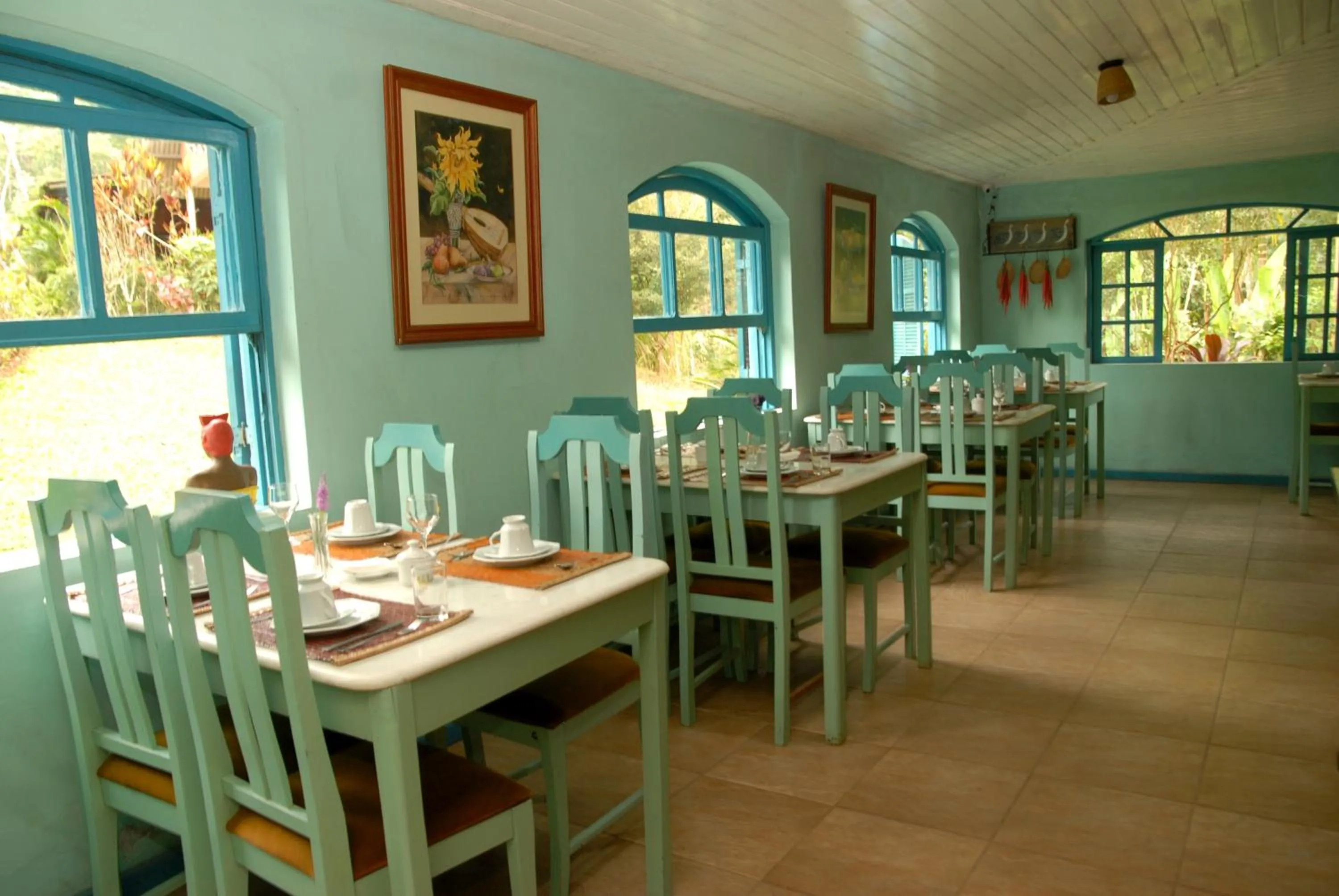 Restaurant/places to eat in Pousada Mirante do Penedo