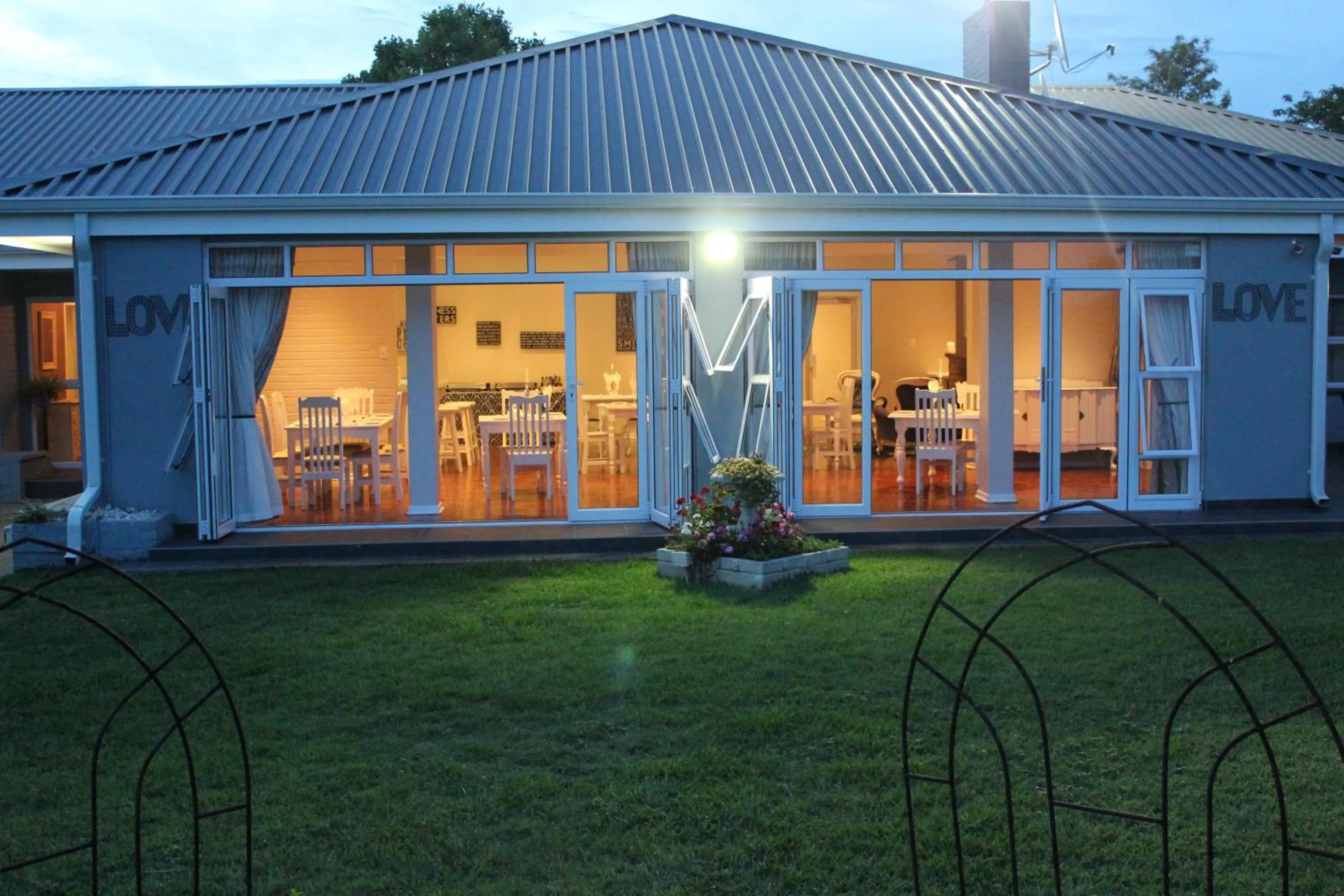 Restaurant/places to eat in Nauntons Guest House & Wedding Venue