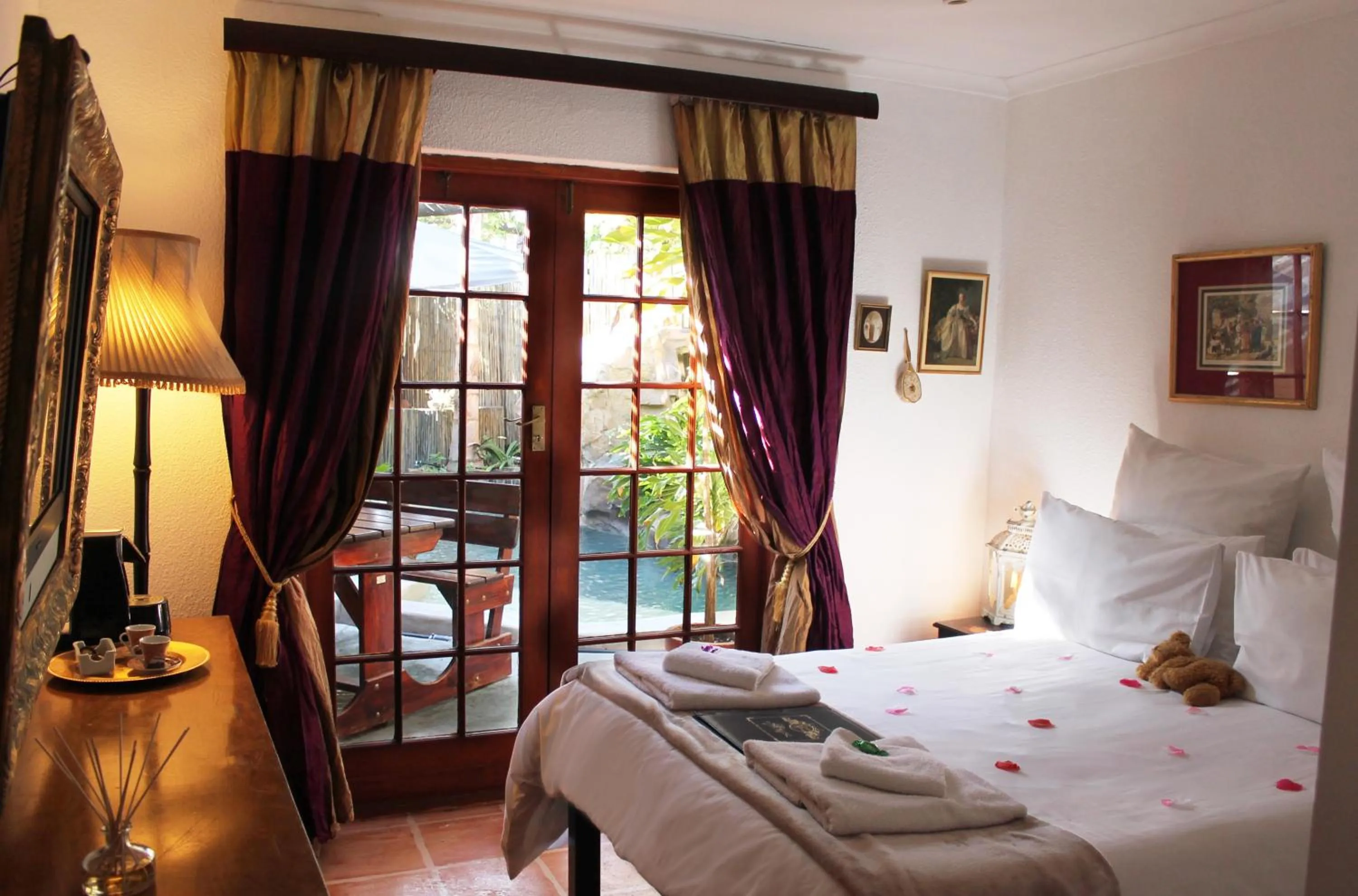 Bedroom, Bed in Goblin's Mead