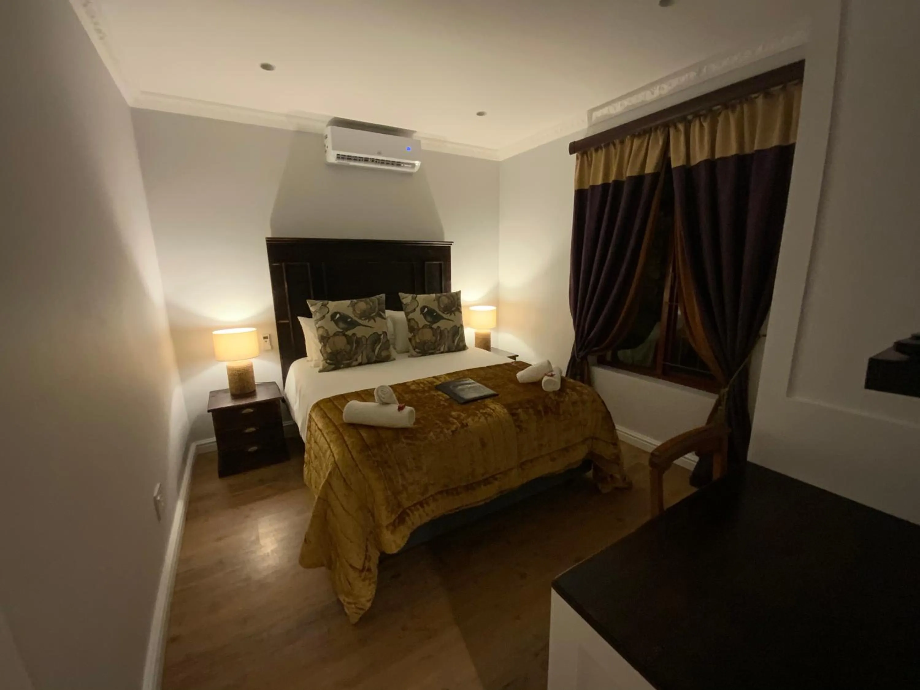 Bedroom, Bed in Goblin's Mead