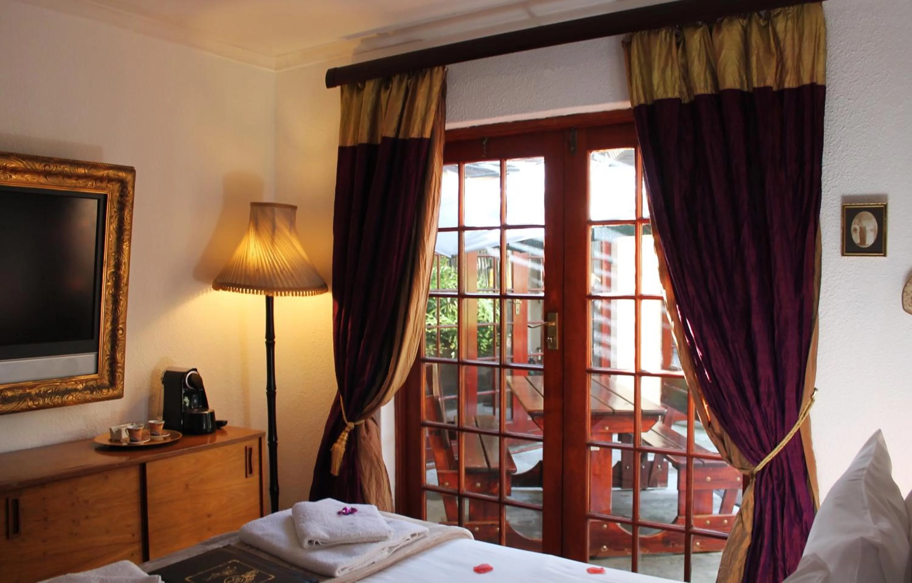 Bedroom, Bed in Goblin's Mead