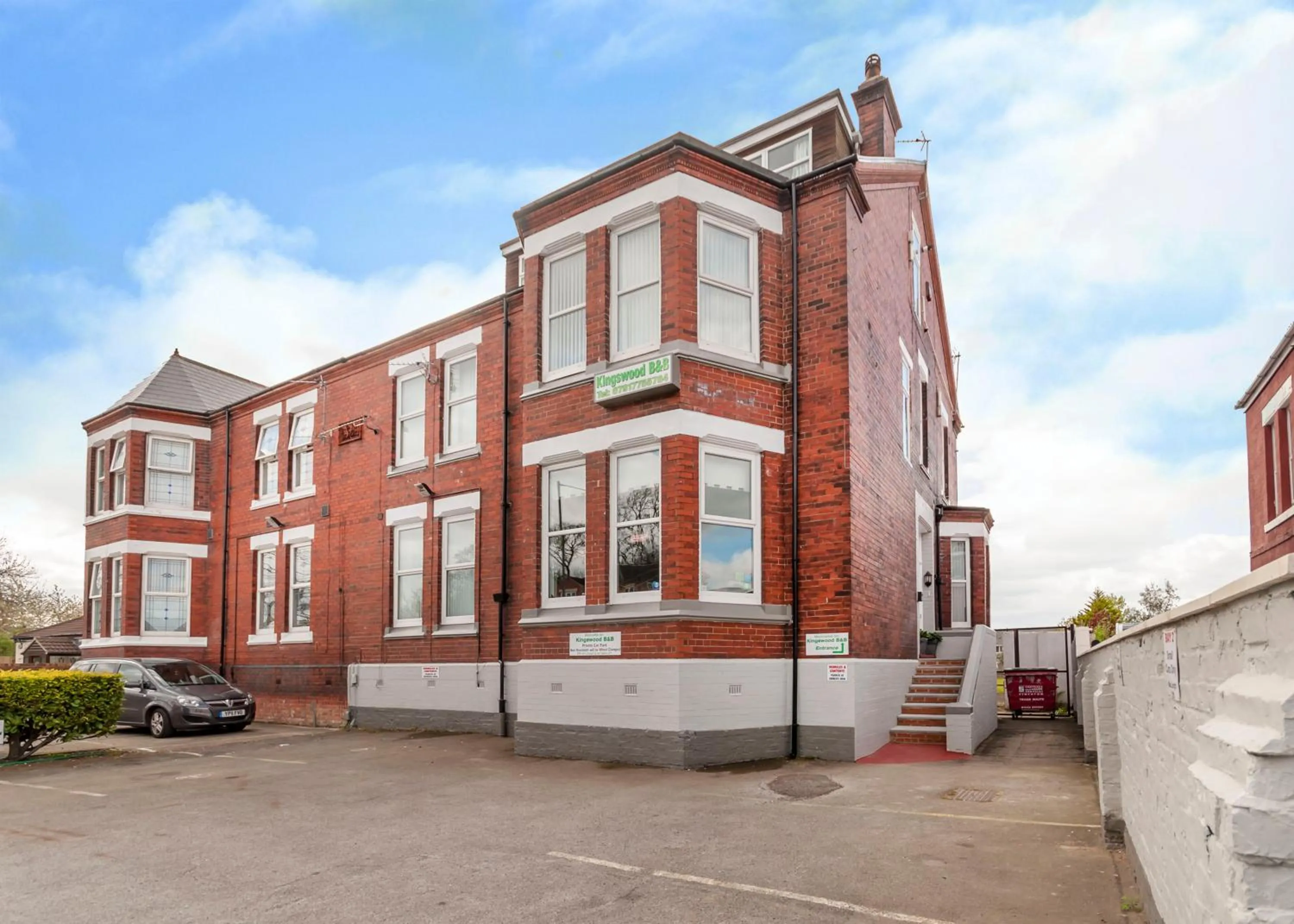 Facade/entrance in Kingswood Guest House