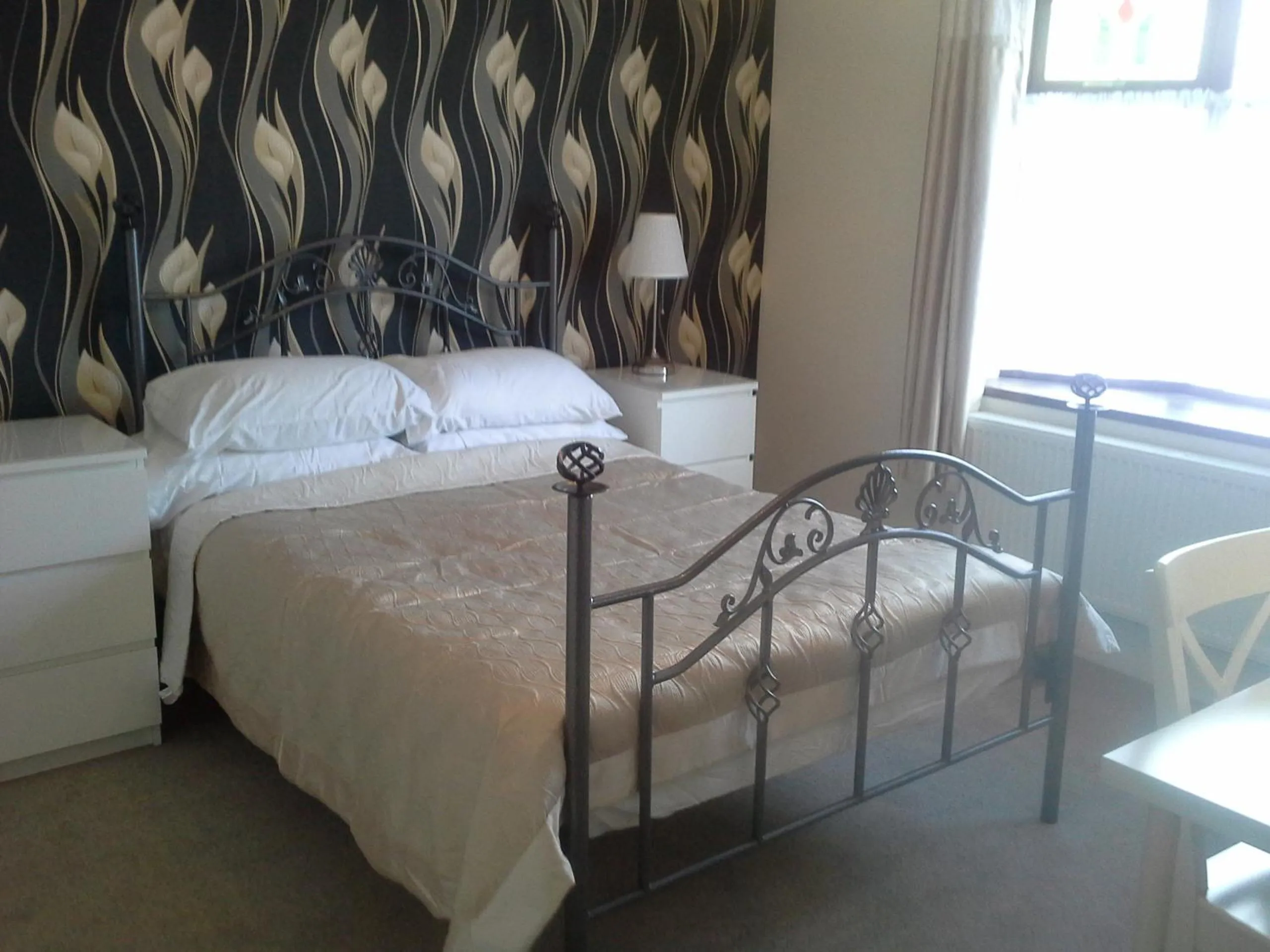 Bed in Kingswood Guest House