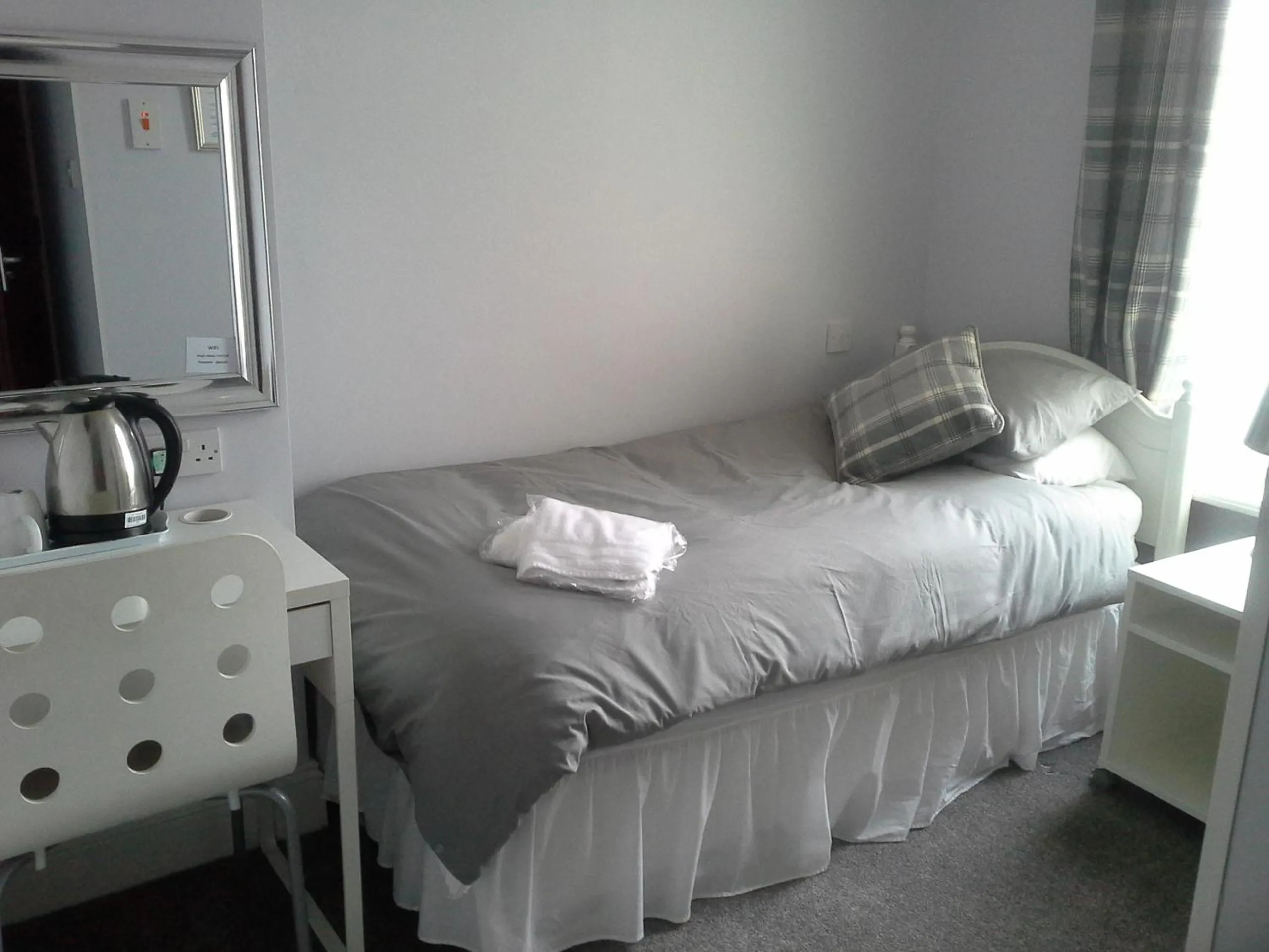Photo of the whole room, Bed in Kingswood Guest House
