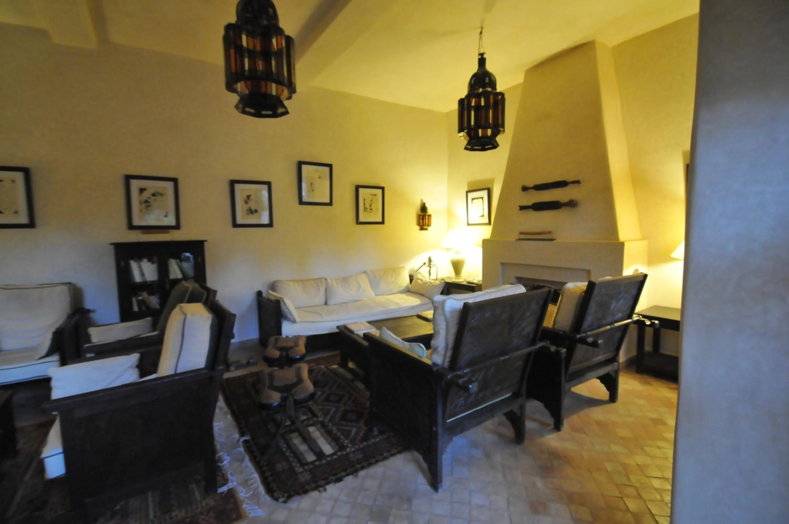 Communal lounge/ TV room in Palais Oumensour