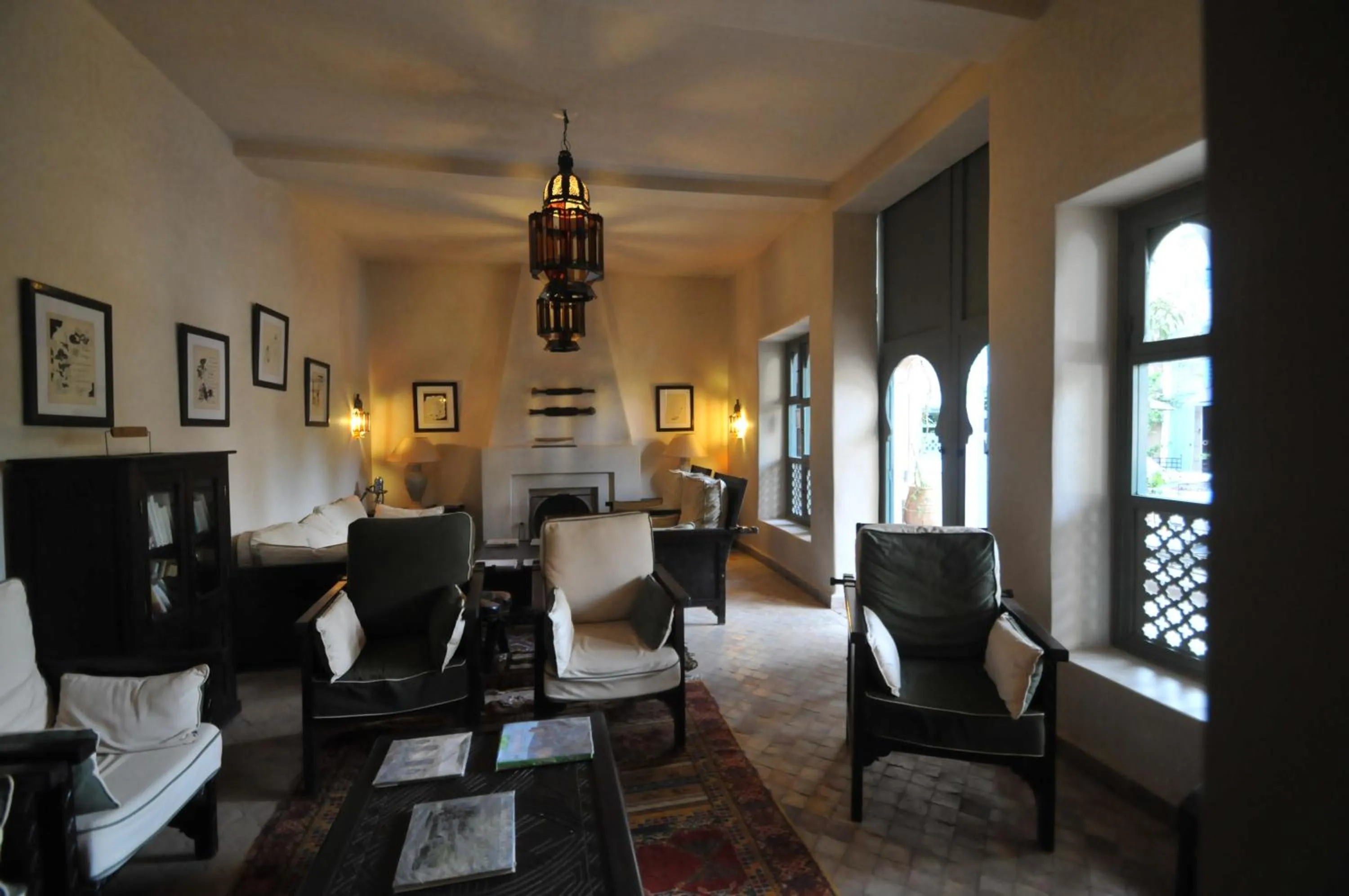 Communal lounge/ TV room in Palais Oumensour