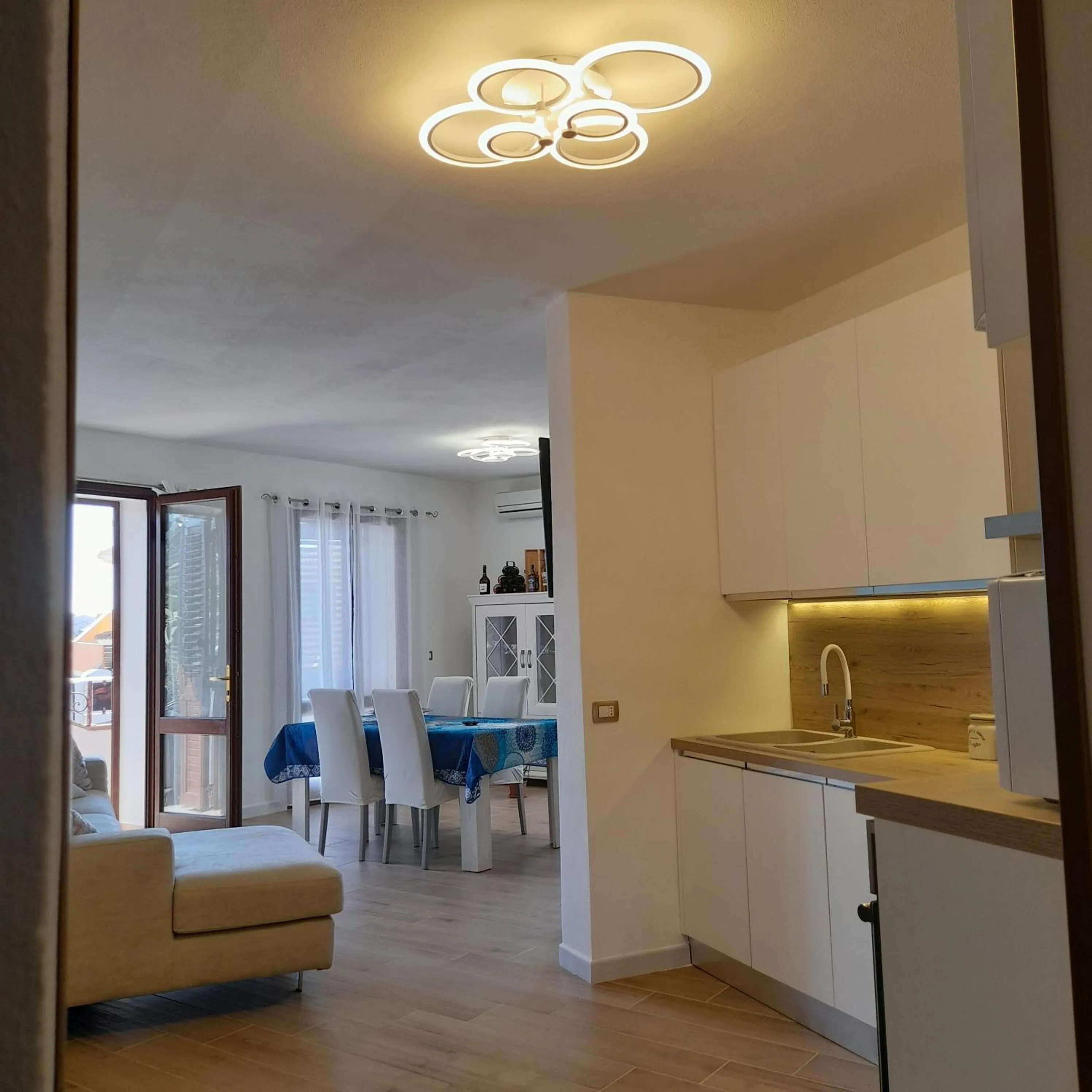 Kitchen or kitchenette in La Fortezza casa vacanze & appartament