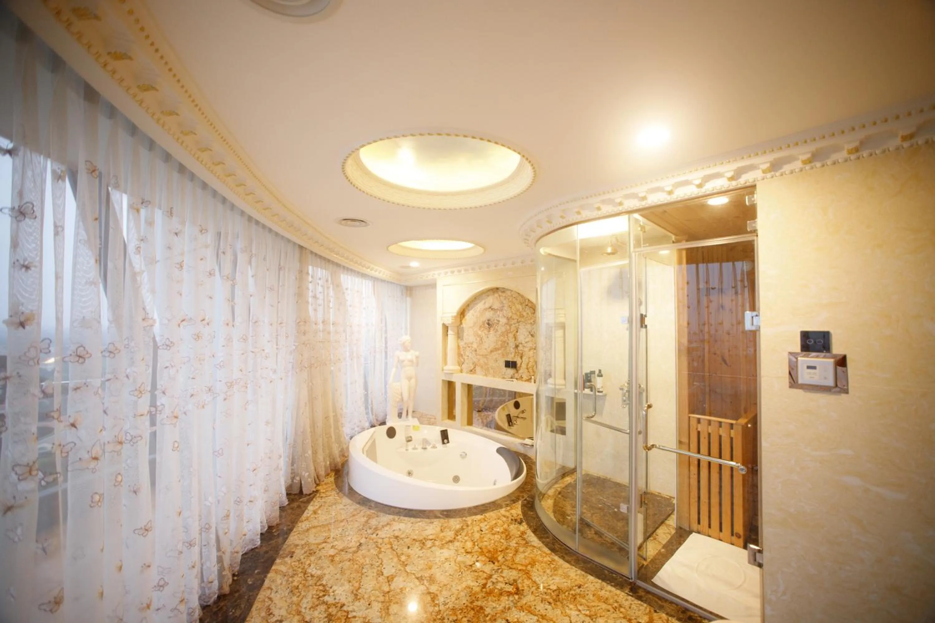 Shower in Khách sạn Phương Anh