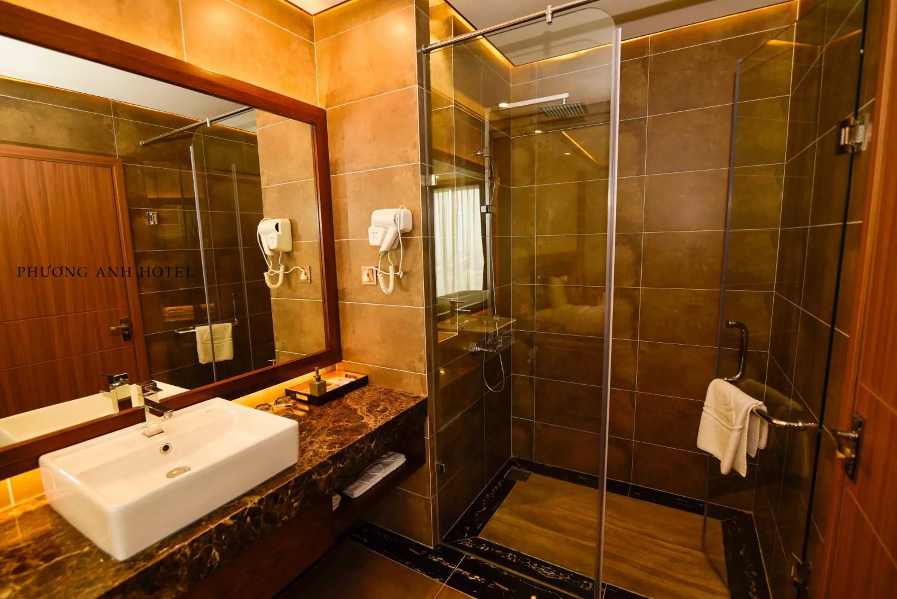 Shower in Khách sạn Phương Anh