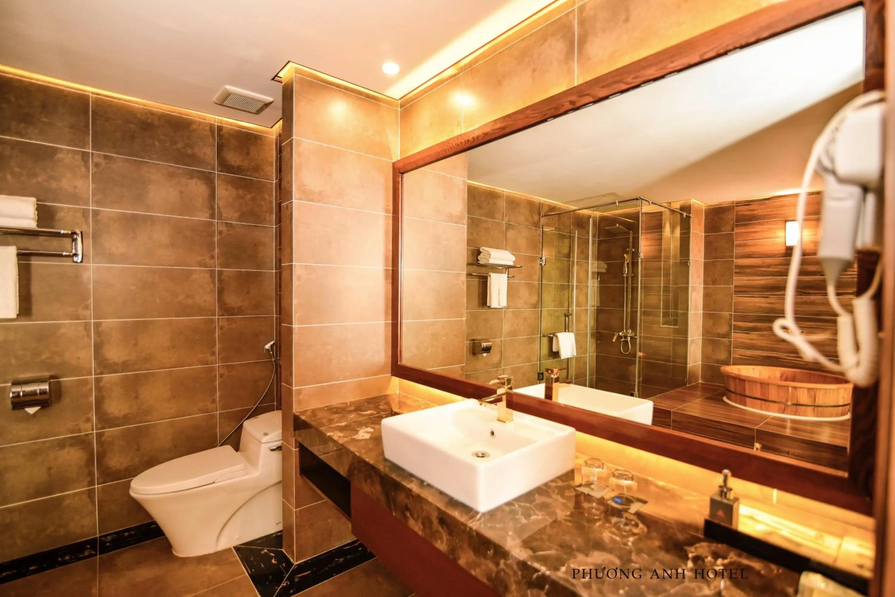 Toilet in Khách sạn Phương Anh