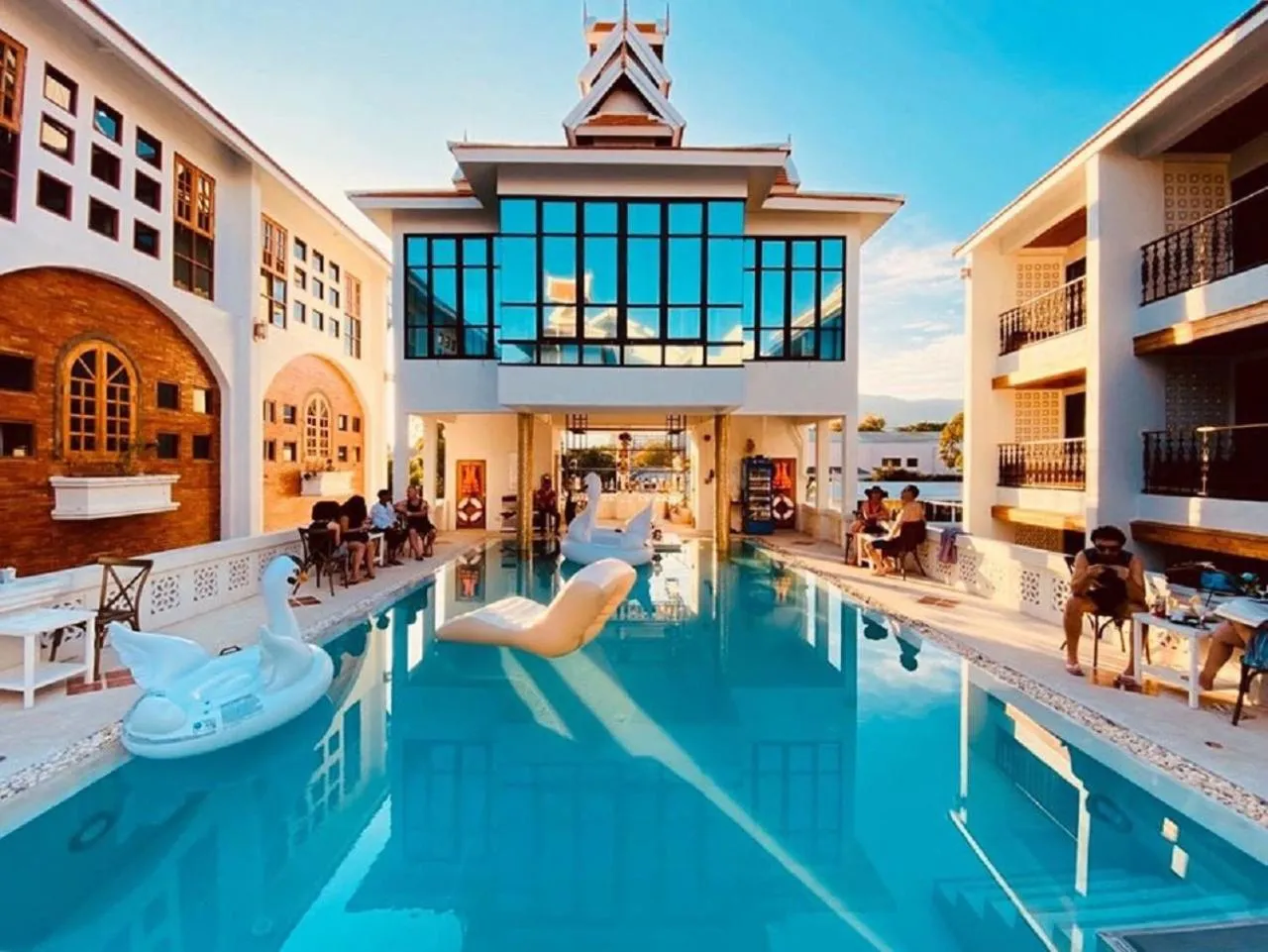 Swimming pool in Lanna Oriental Hotel