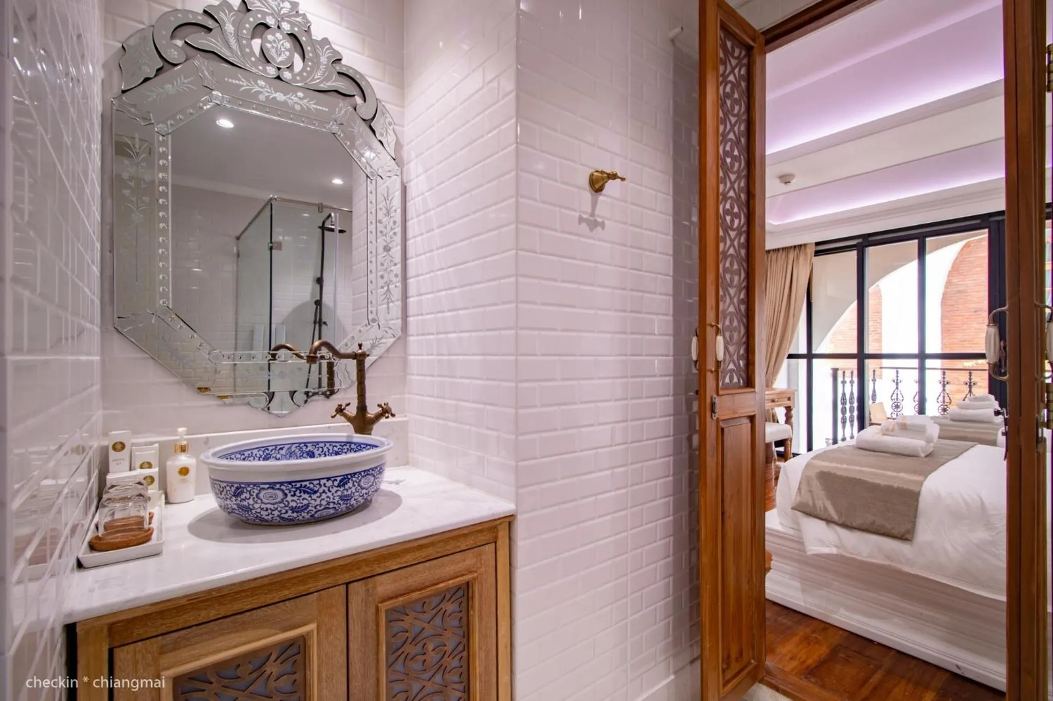 Bathroom, Bed in Lanna Oriental Hotel